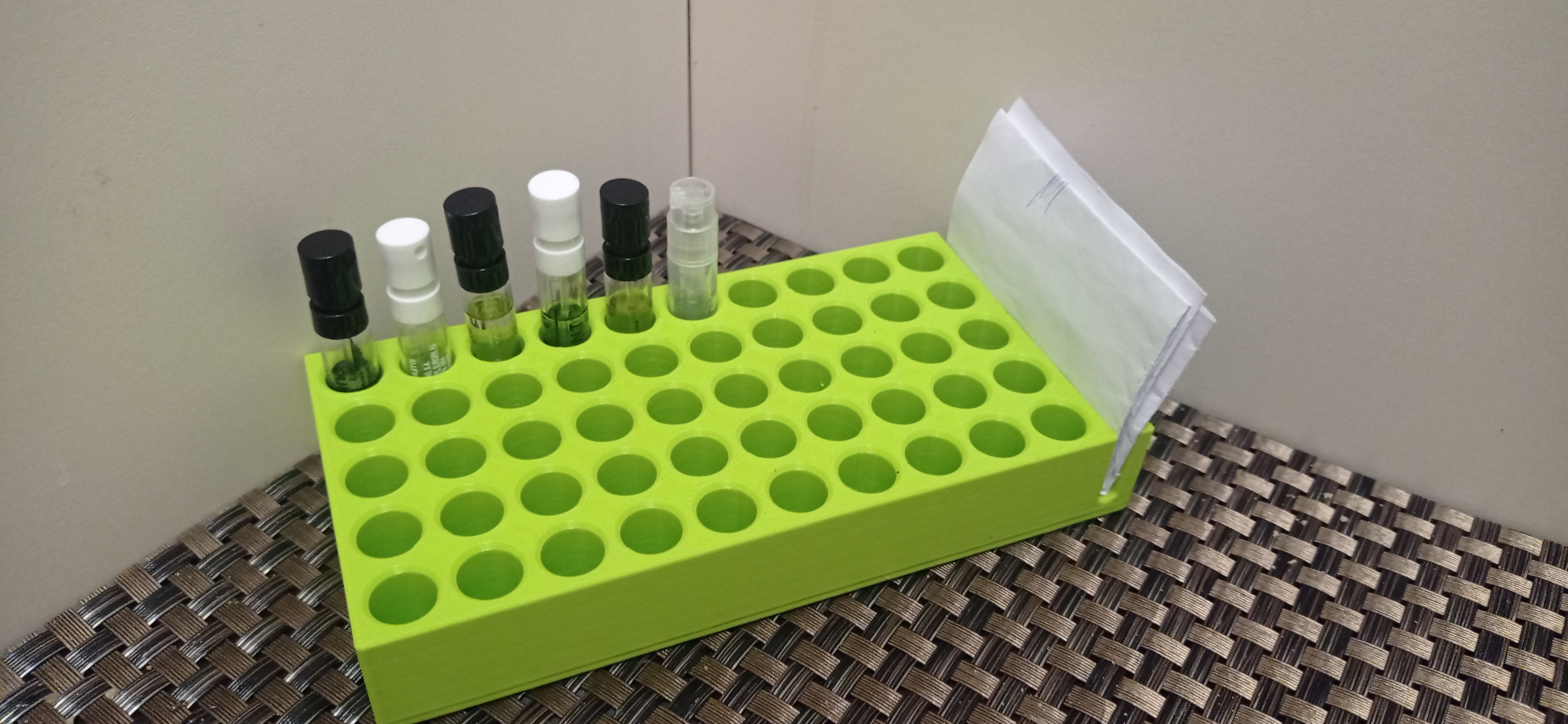 Perfume sample holder
