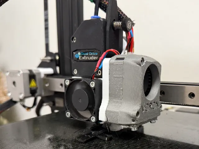 Slender3V2 - Universal hotend assembly featuring built in Z endstop. V6, BMG extruder