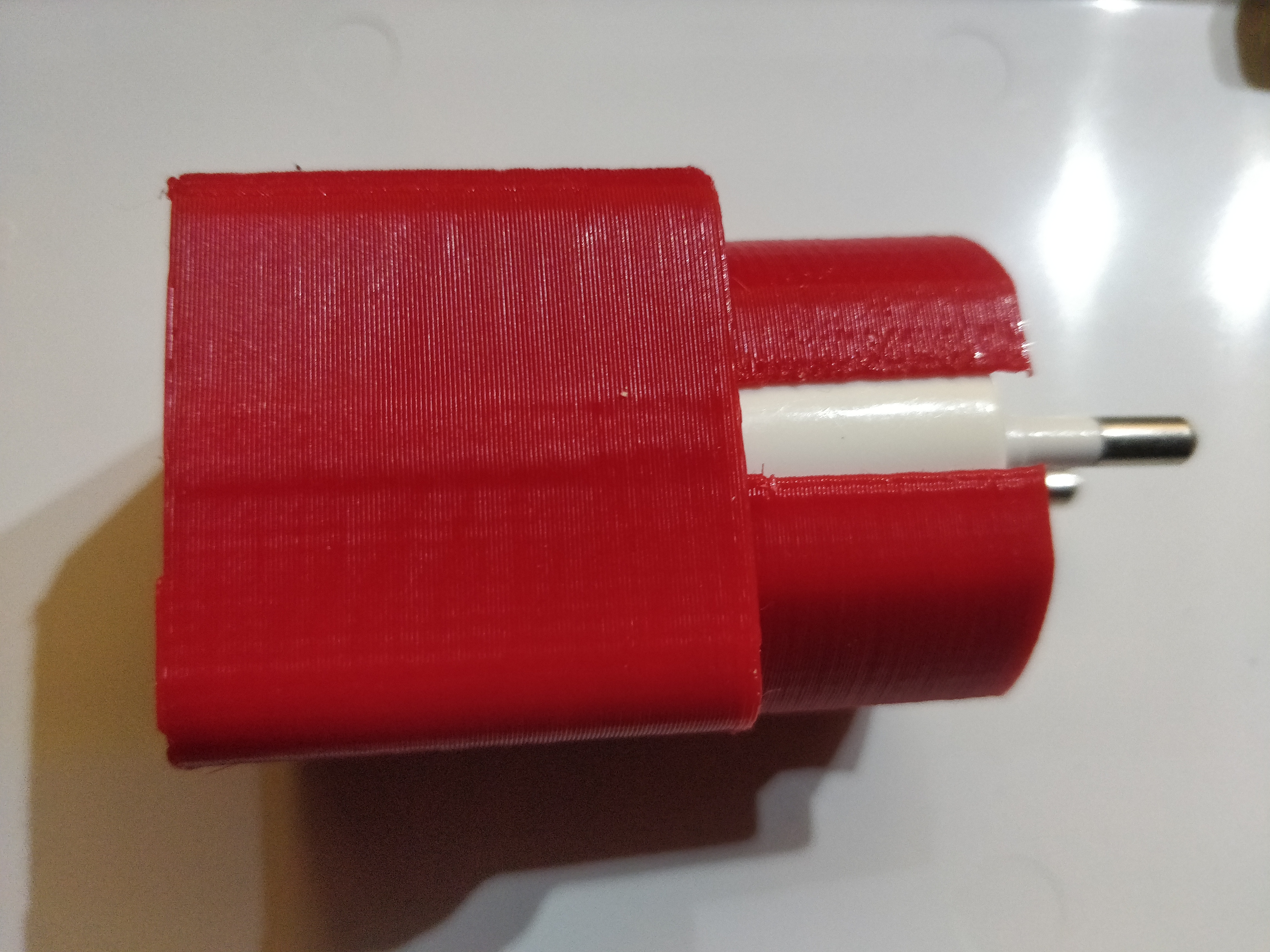 A stabalizing adapter for the Oneplus charger US model to hold the us to eur adapter