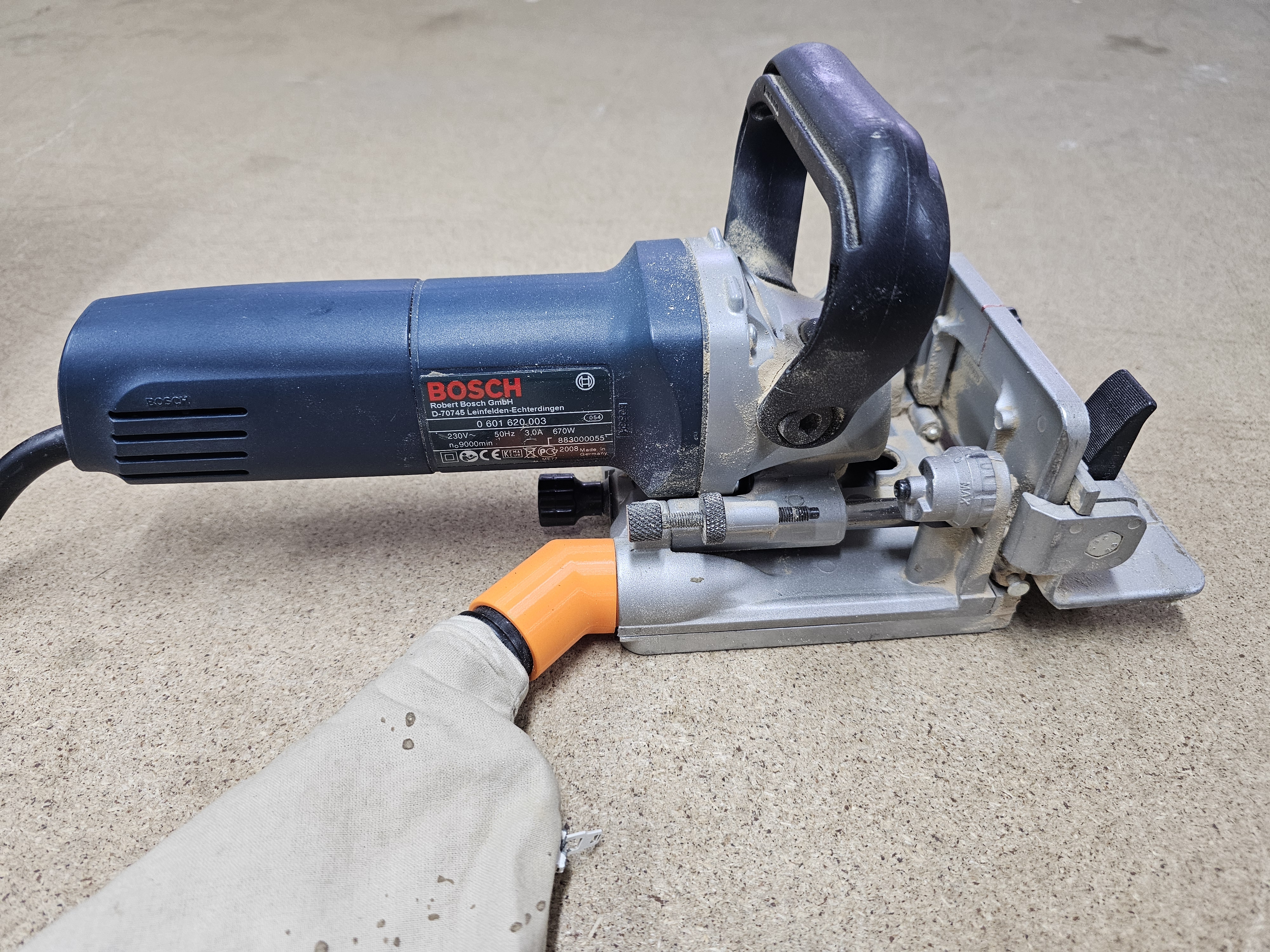 Sawdust bag connector for the Bosh GFF 22 A milling machine