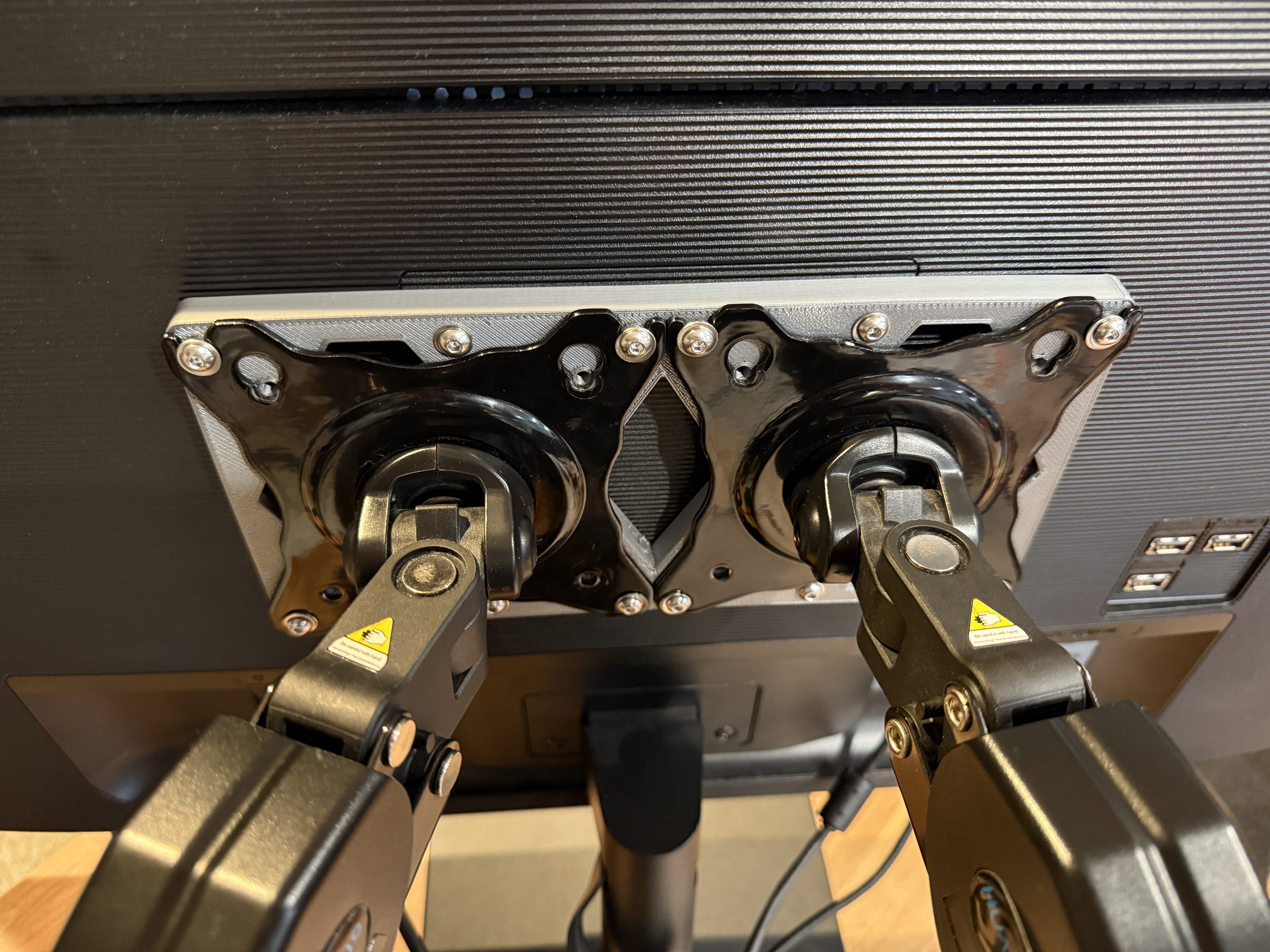 VESA 2 to 1 adapter / extender