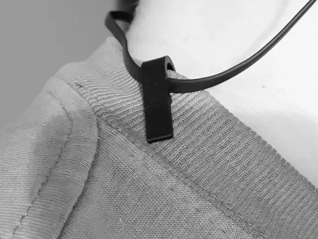 Earbud/headphone Shirt Clip (for cabel allowed to move back and forth in the clip)