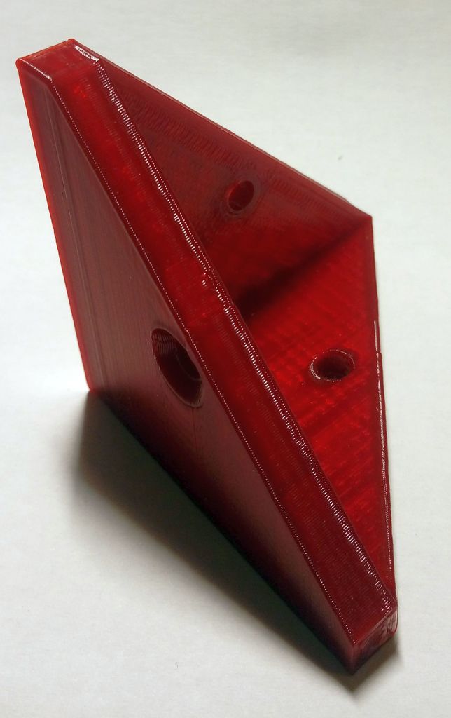 Parametric corner bracket (external) with round countersunk holes