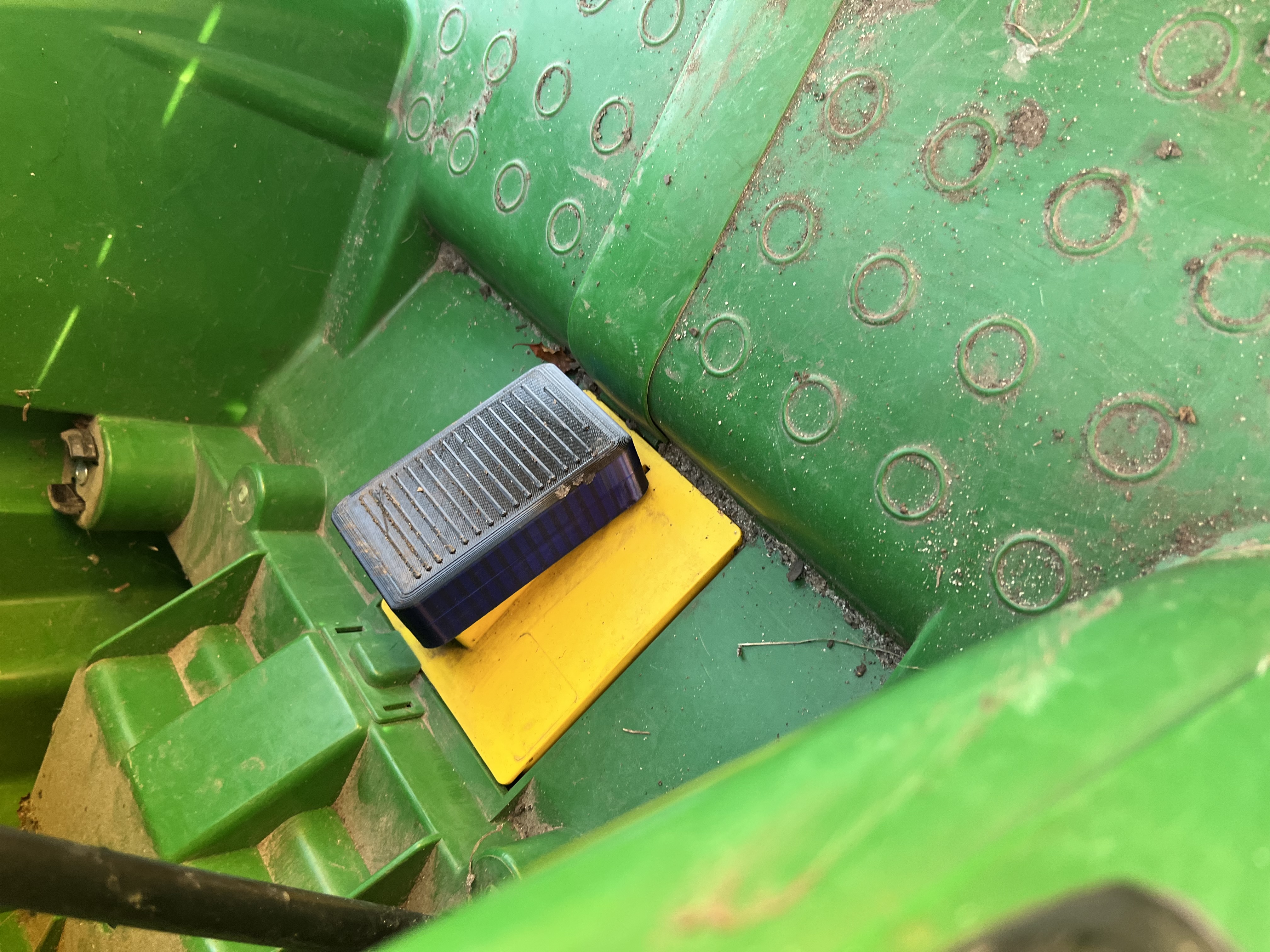 John Deere iV pedal
