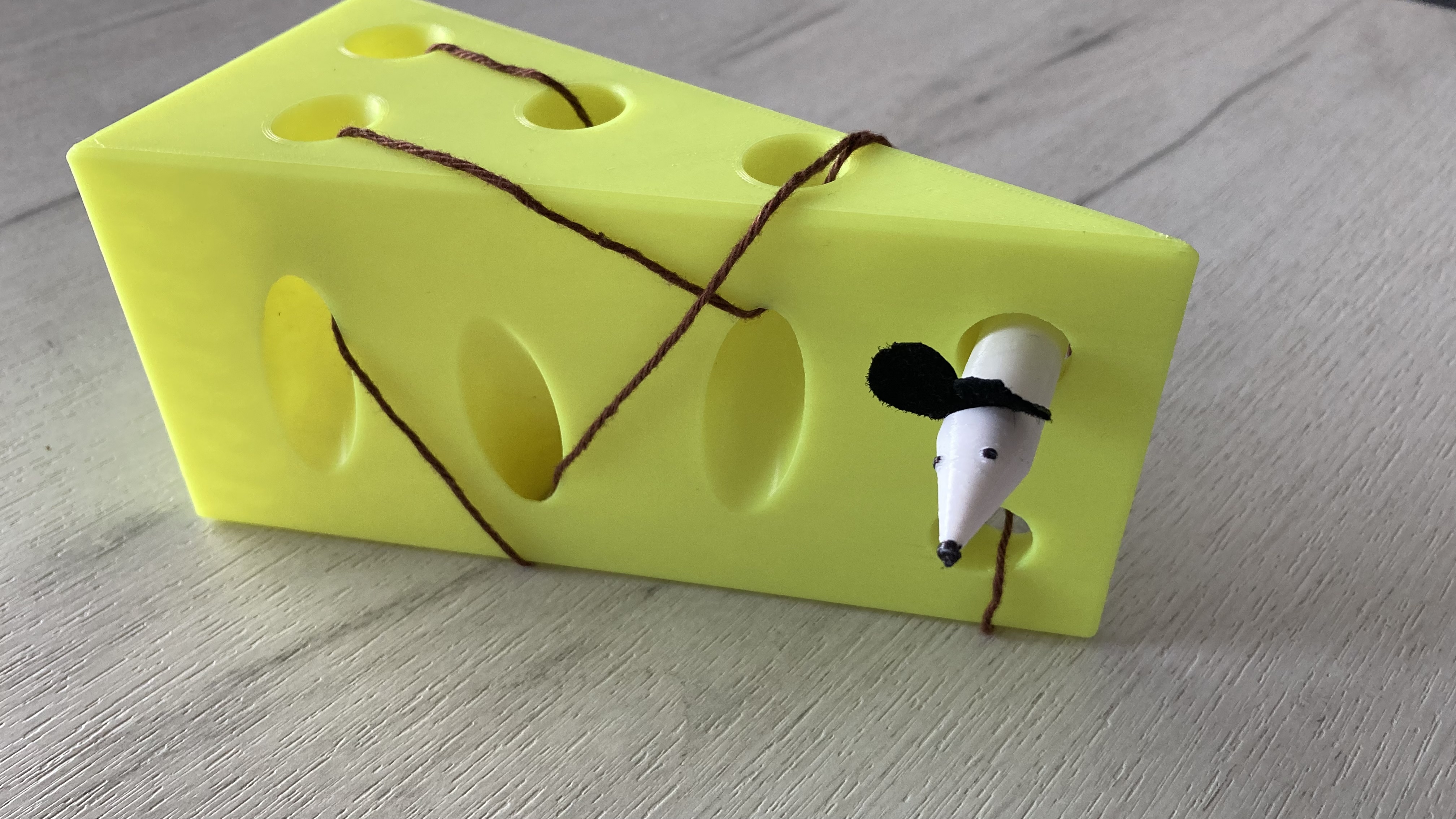 Montessori kids game "Mouse and cheese"