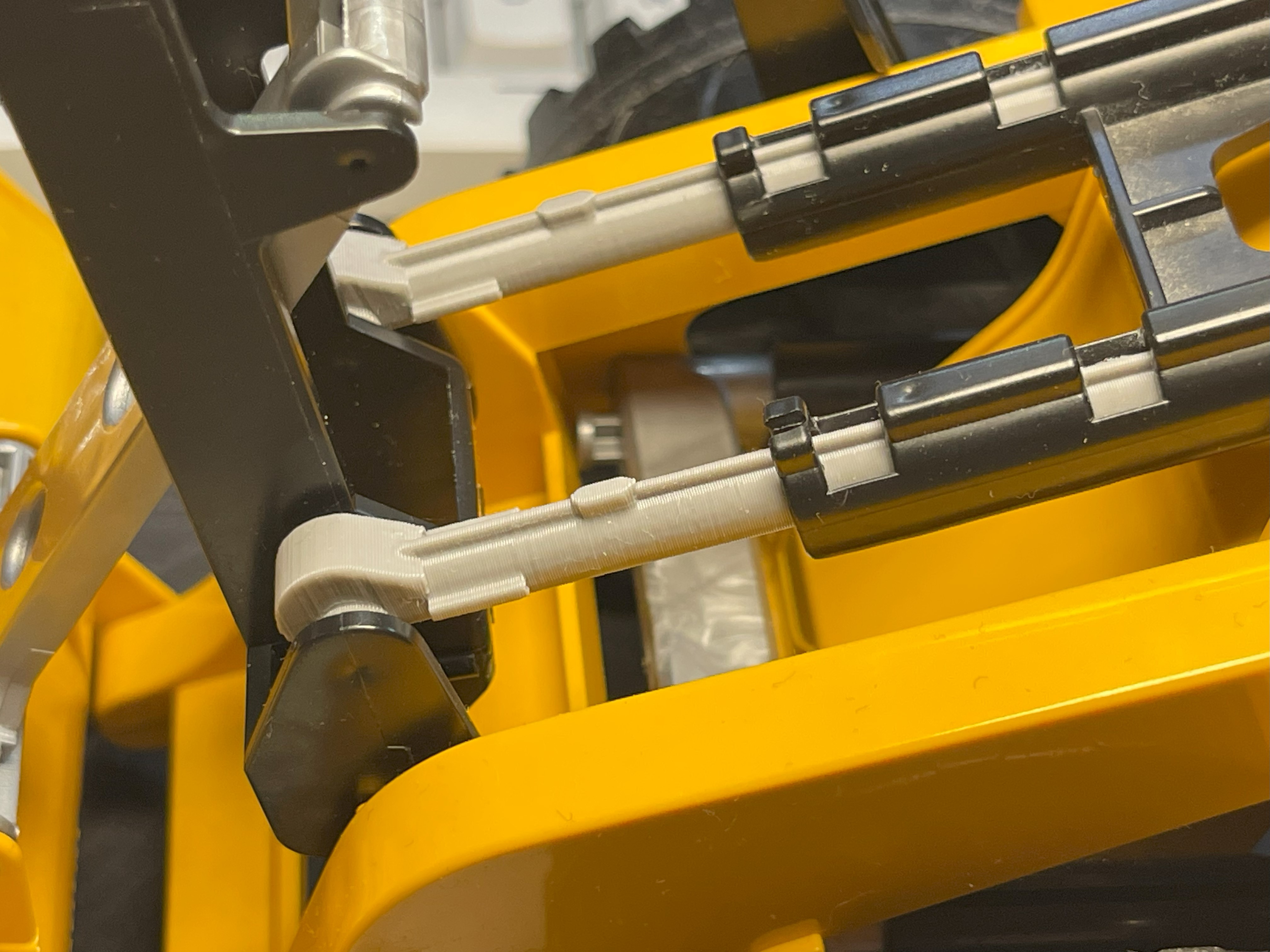 Bruder FR130 uper cylinder rod