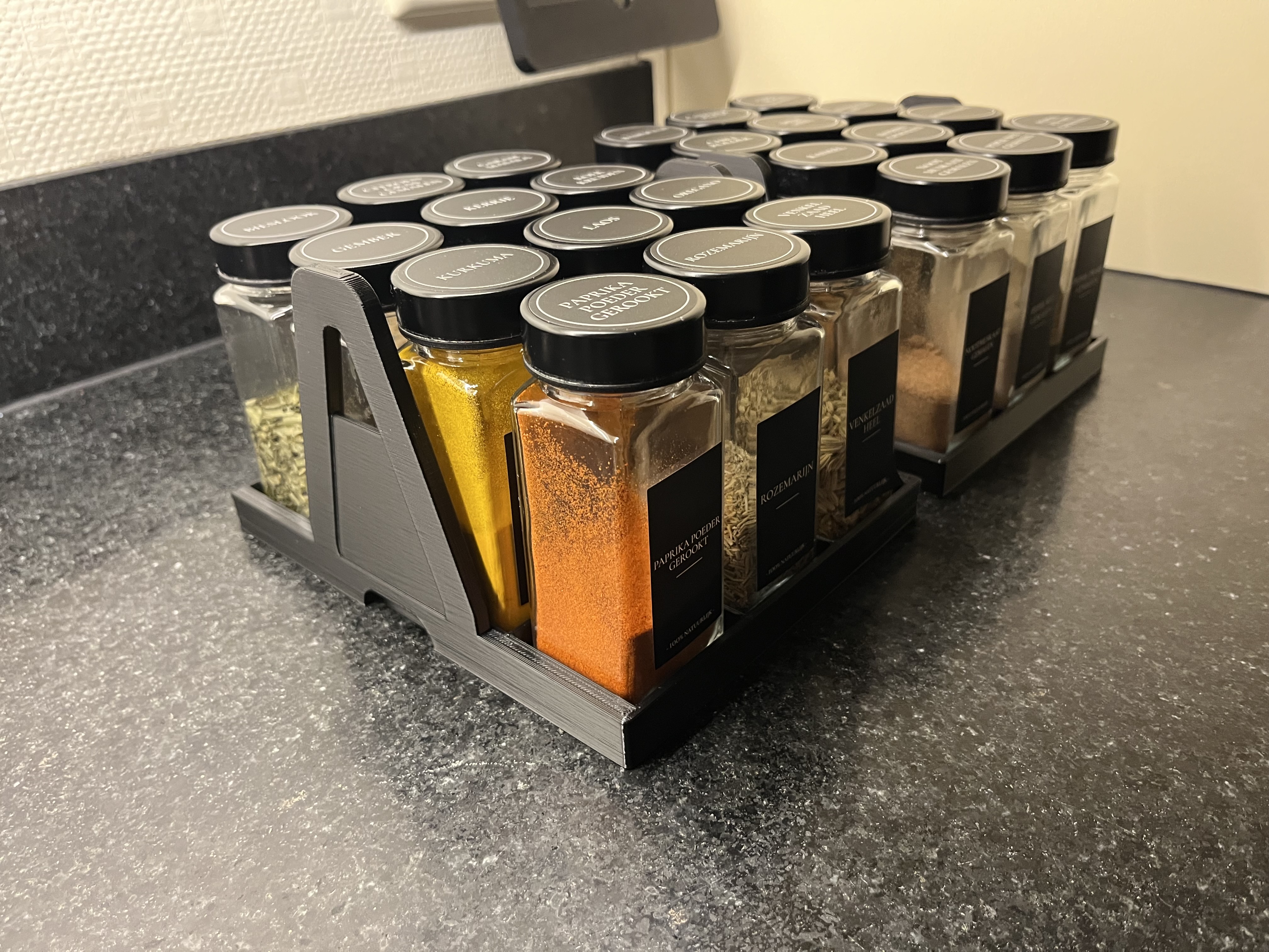 Miniatura 2 do modelo 3D Stackable Rack Spice Jars