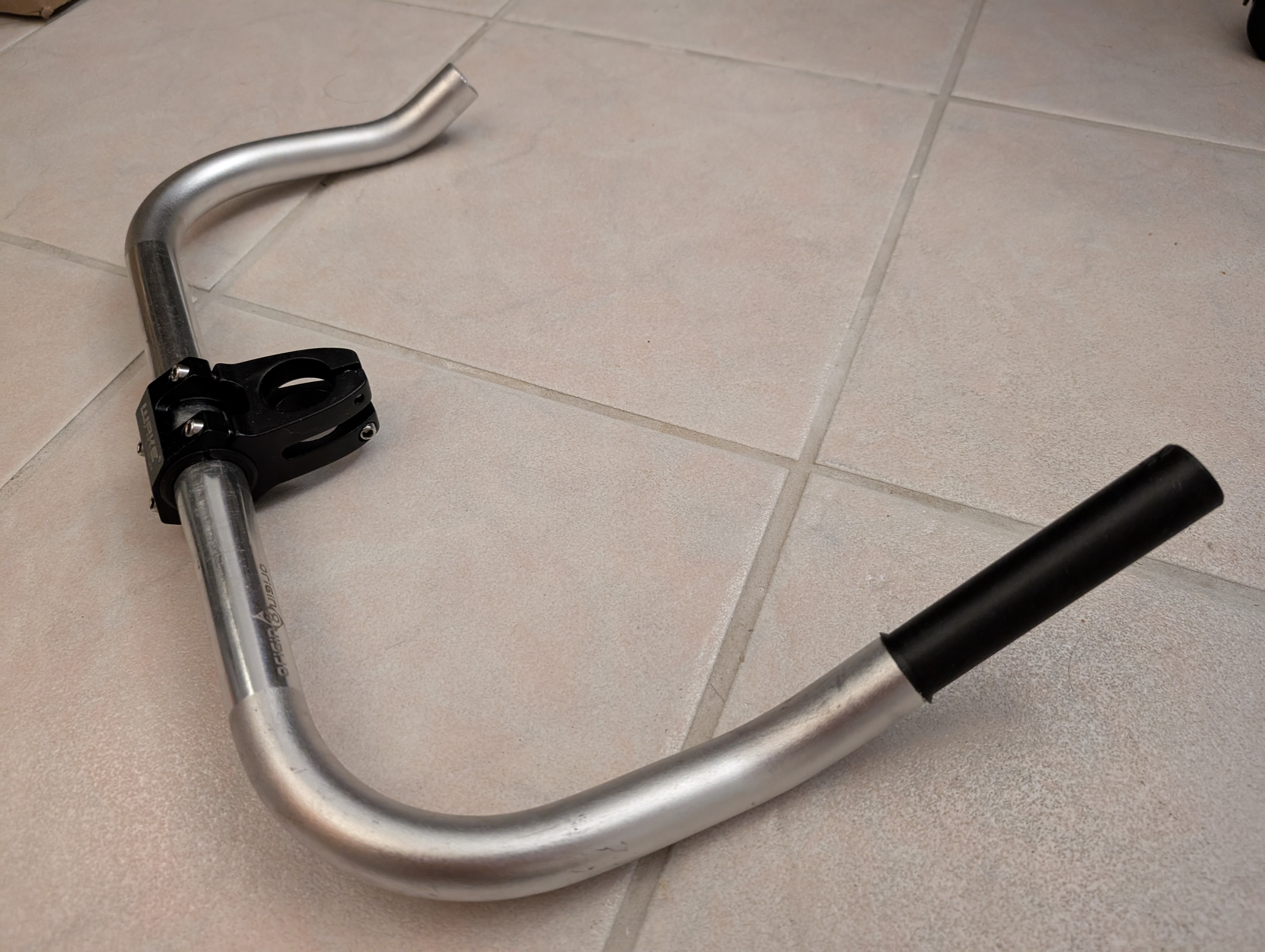 Flat bar extensions for bullhorn handlebars