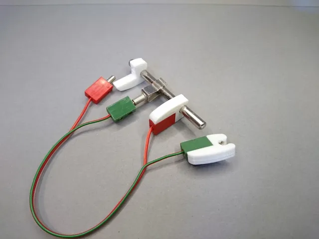 Clip on contact for fischertechnik cables