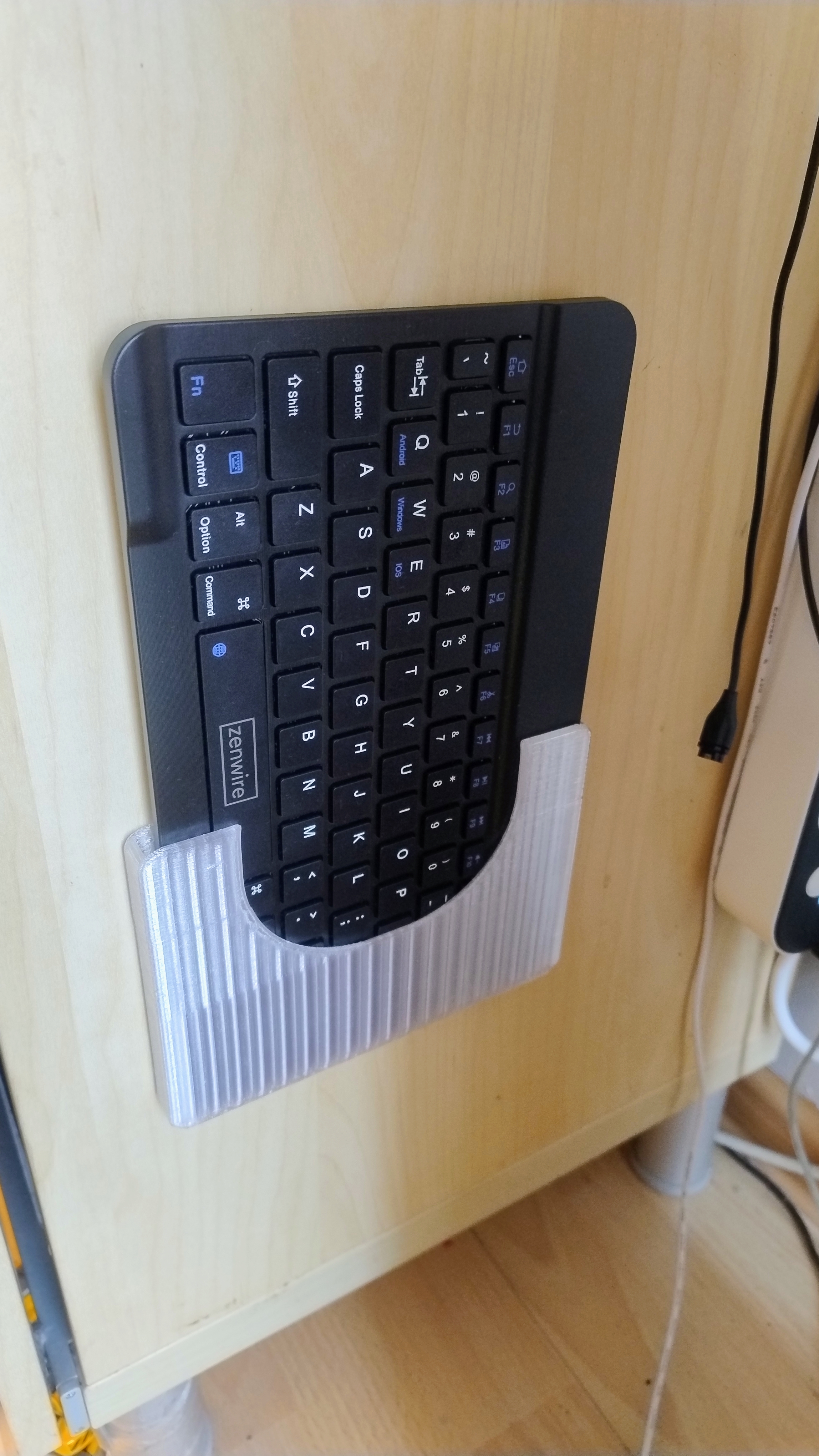 Zenwire WLK-620 keybord holder. Uchwyt na klawiaturę Zenwire WLK-620