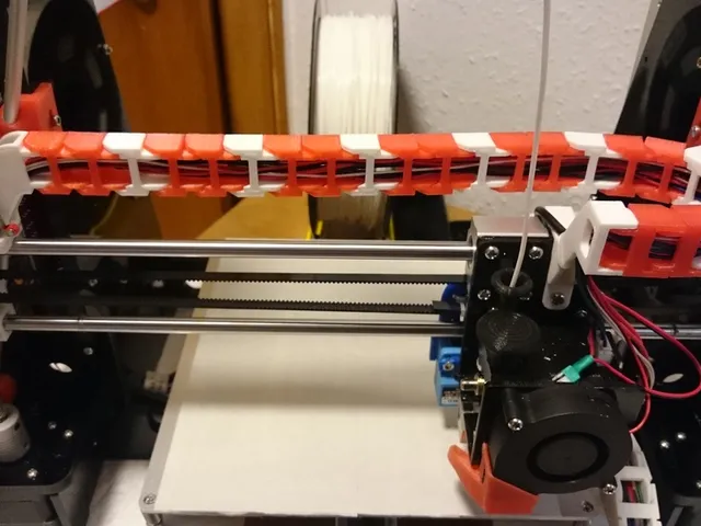 Anet A8 lightweight and unobtrusive X-axis cable chain