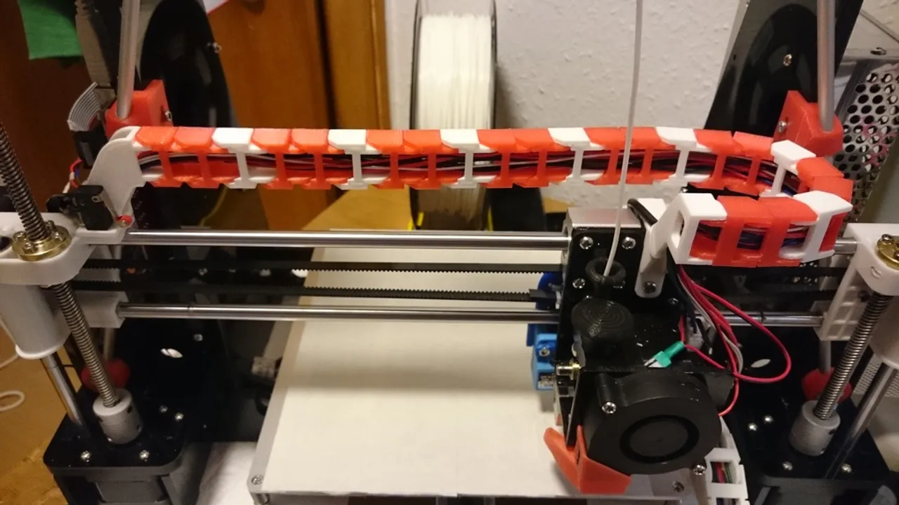 Anet A8 lightweight and unobtrusive X-axis cable chain by juh