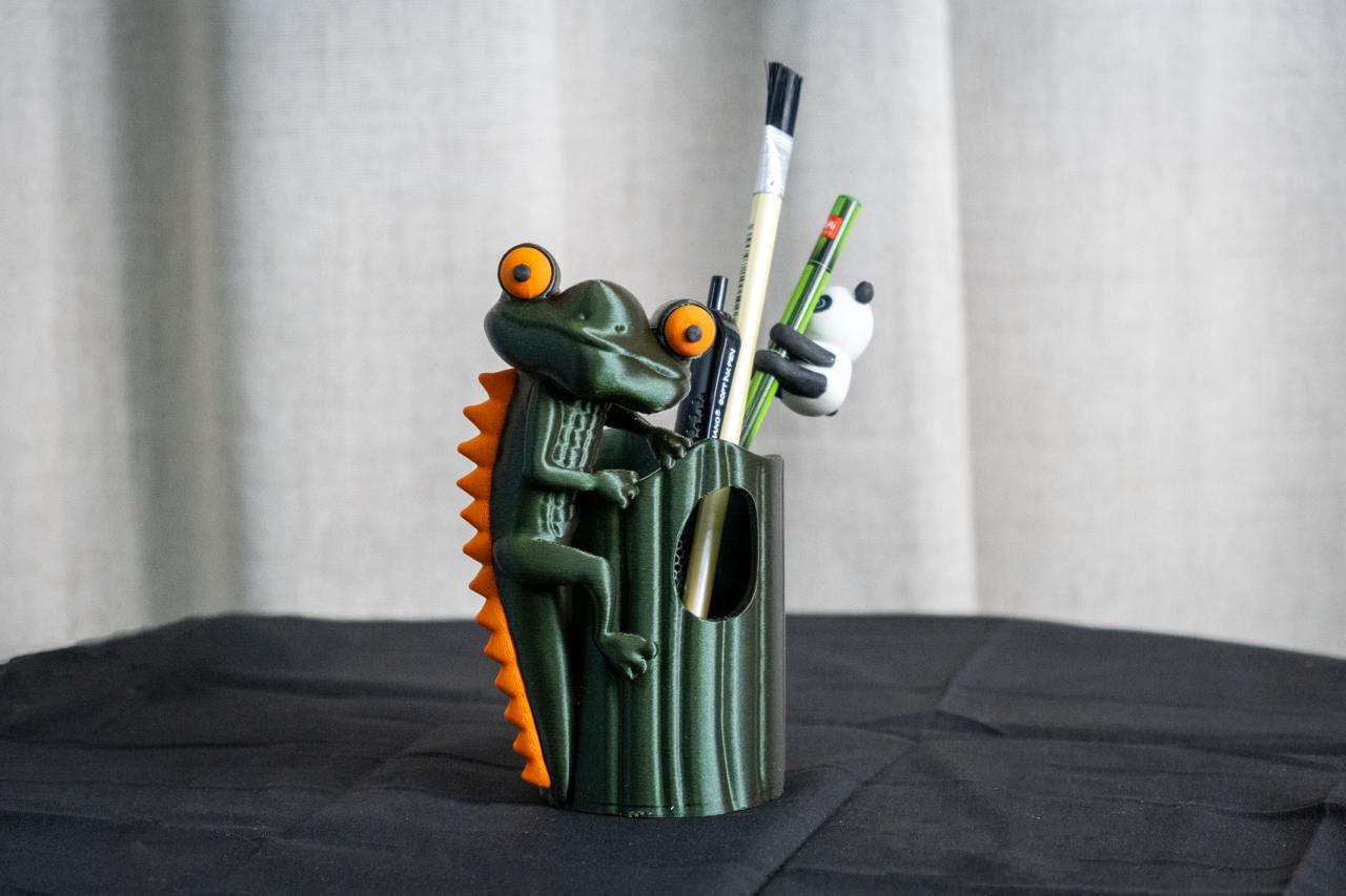 Lizard Multi-Purpose Holder