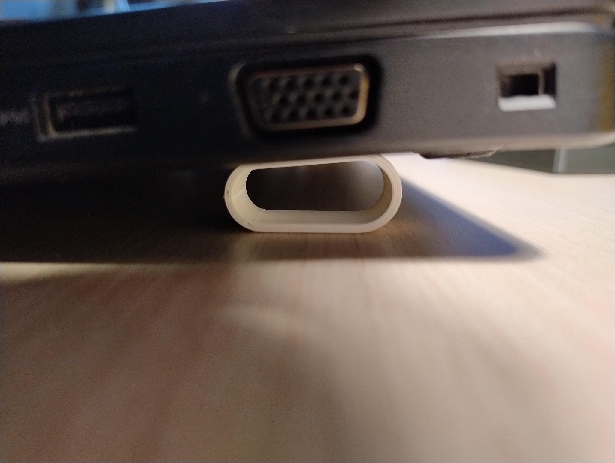 Minimal laptop stand