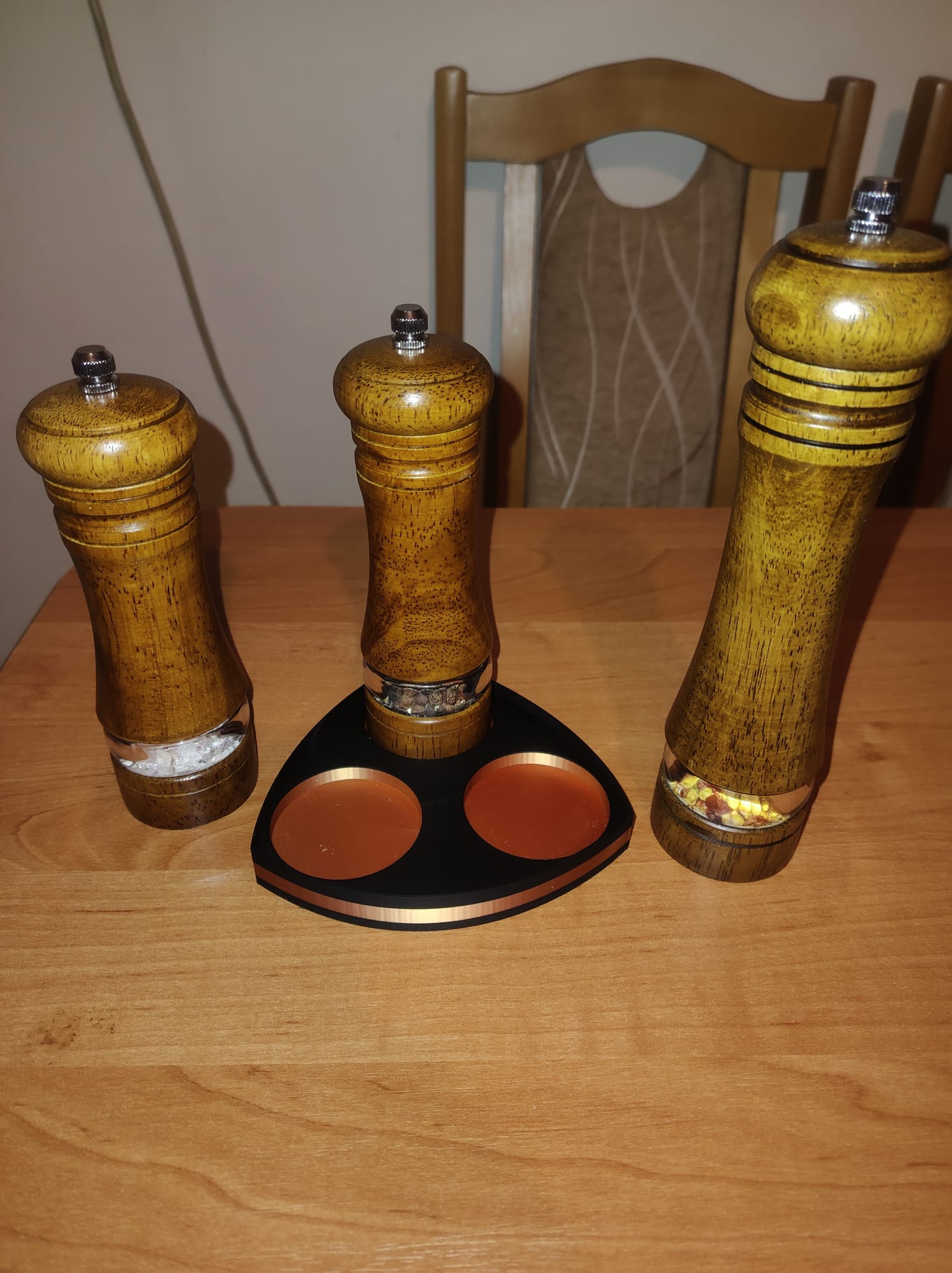 Spice grinder stand, stojan na mlýnky