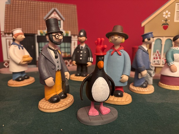 Feathers McGraw - Glove and Stand only