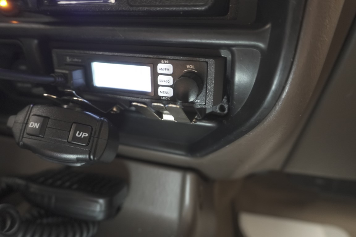 Cobra CB mount, replaces ashtray. Toyota Land Cruiser 80 series, Lexus LX 450, 1995-1997, FZJ-80