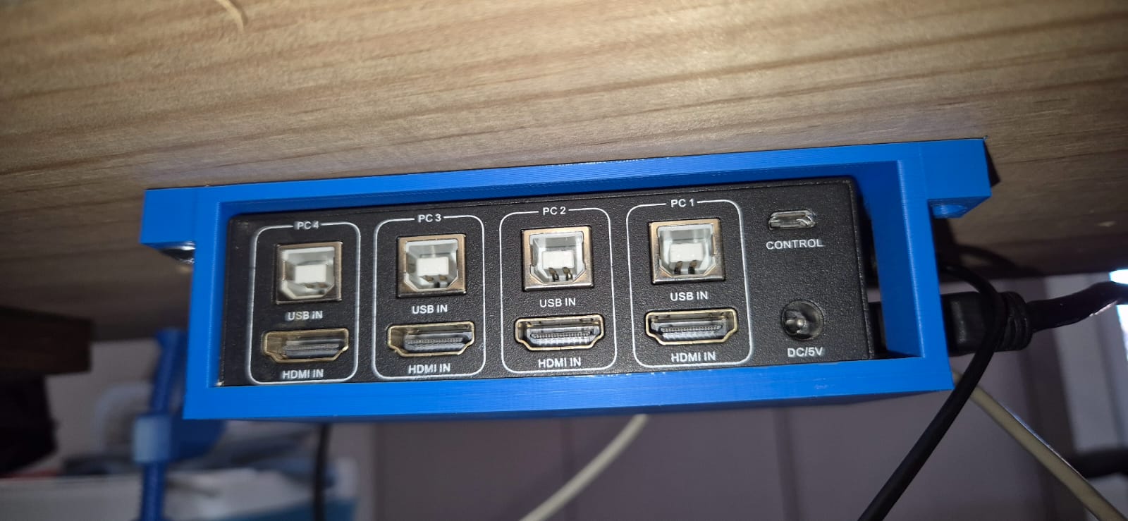 holder KVM