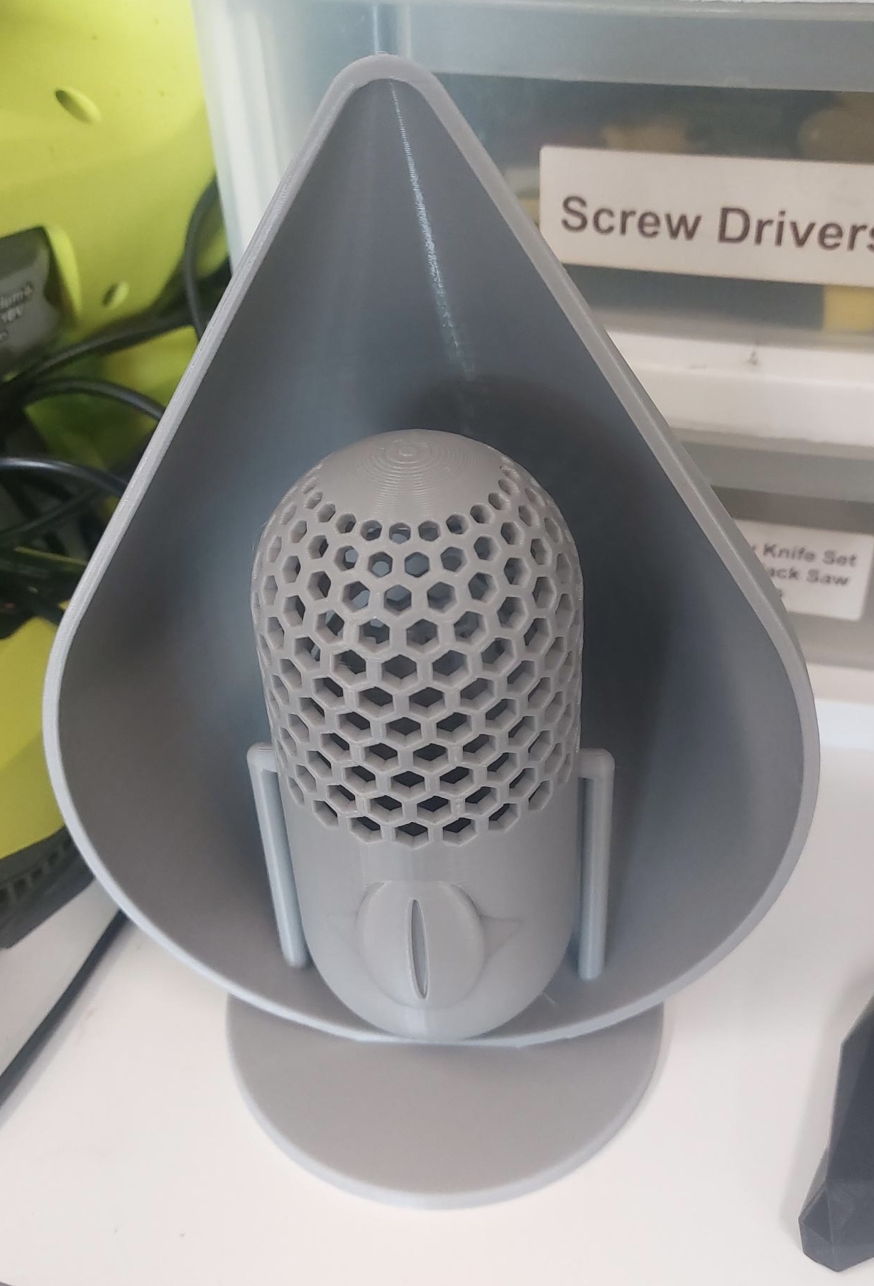 Alastor the Radio Demon's microphone (from Hazbin Hotel) - Remixed to print with no supports
