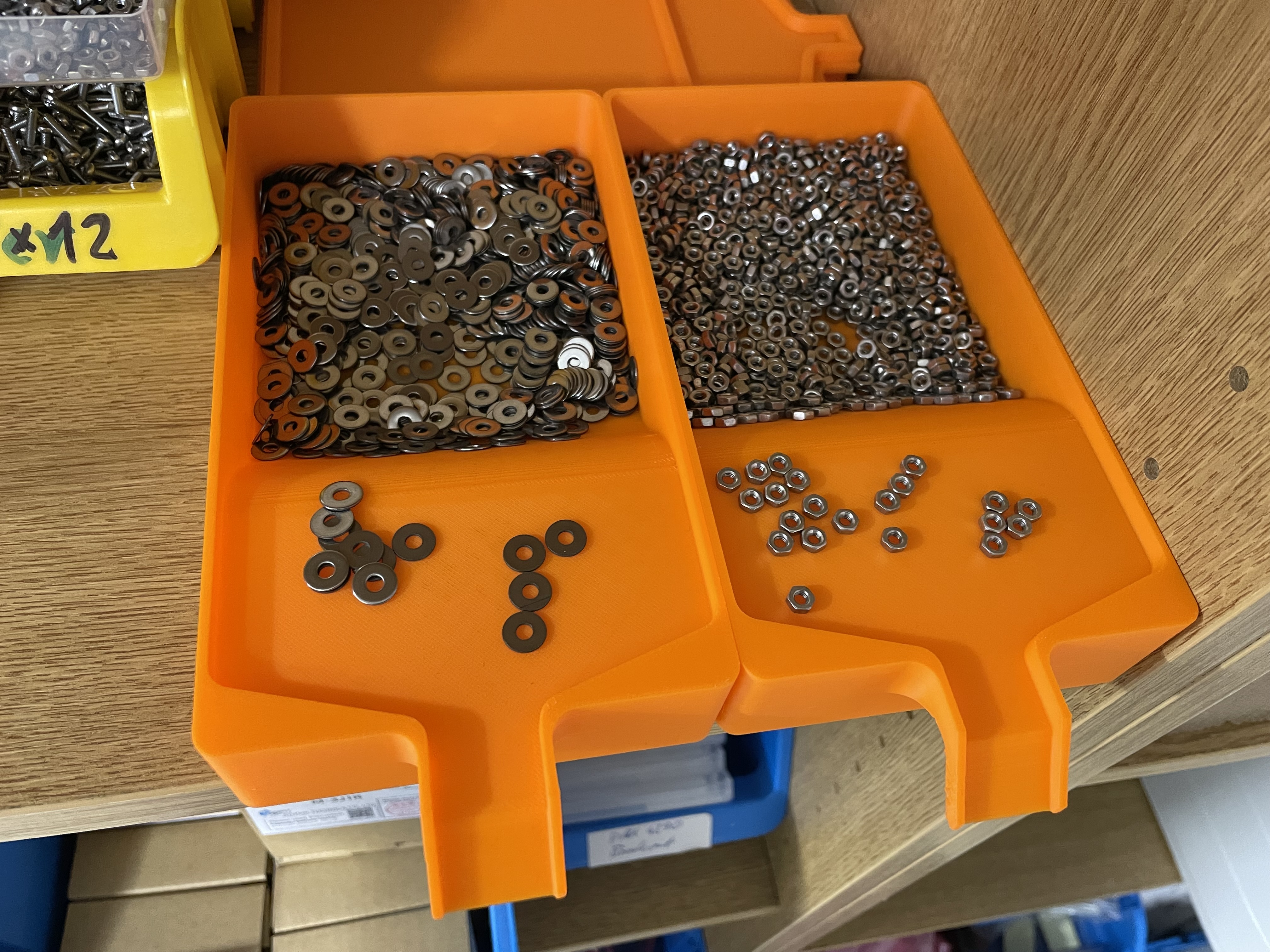 Sorting Counting Box for Small Parts with Slide Outlet