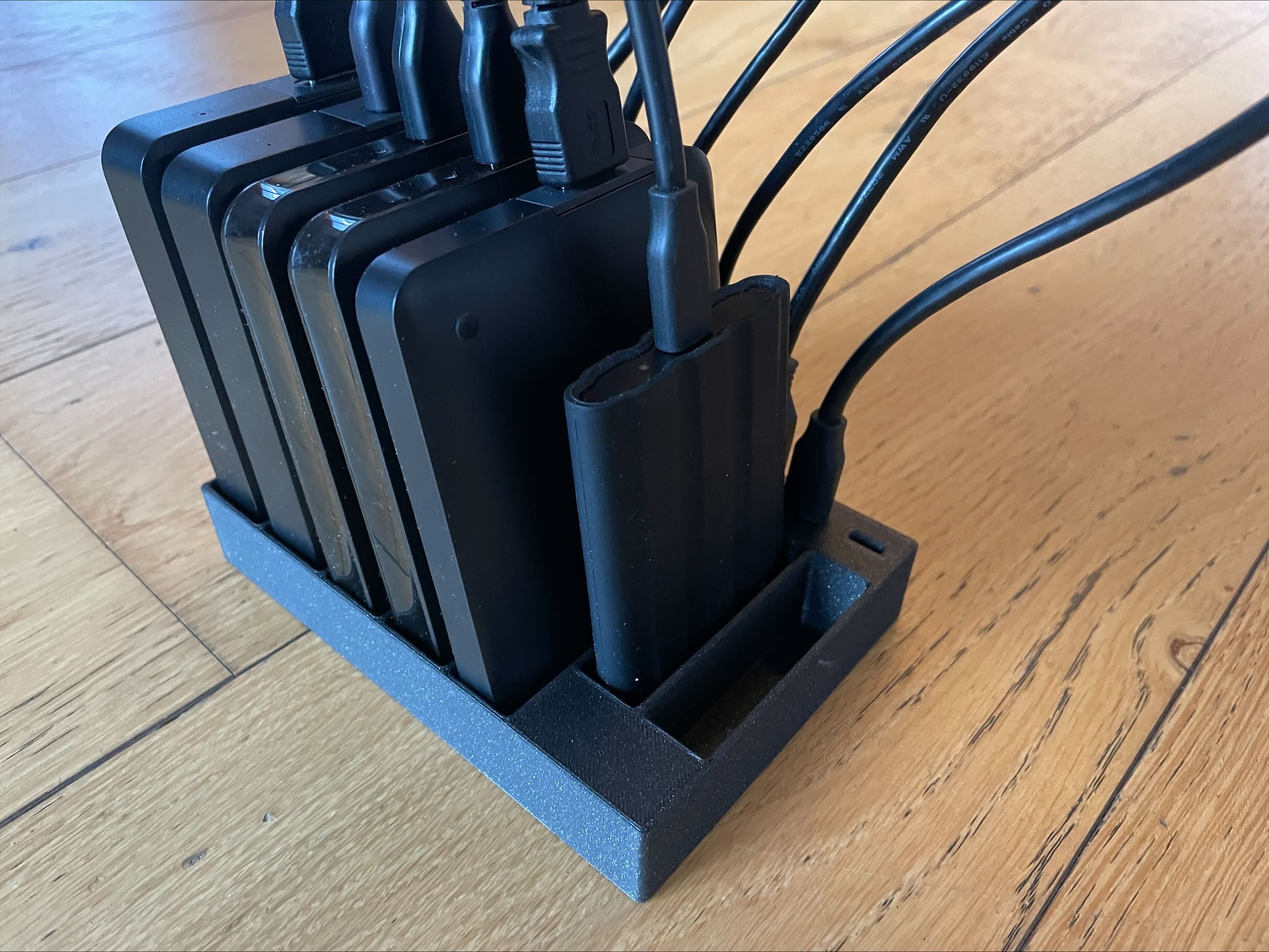 Organizer for 2.5" External HDDs and SSDs – Compact and Efficient Storage Solution