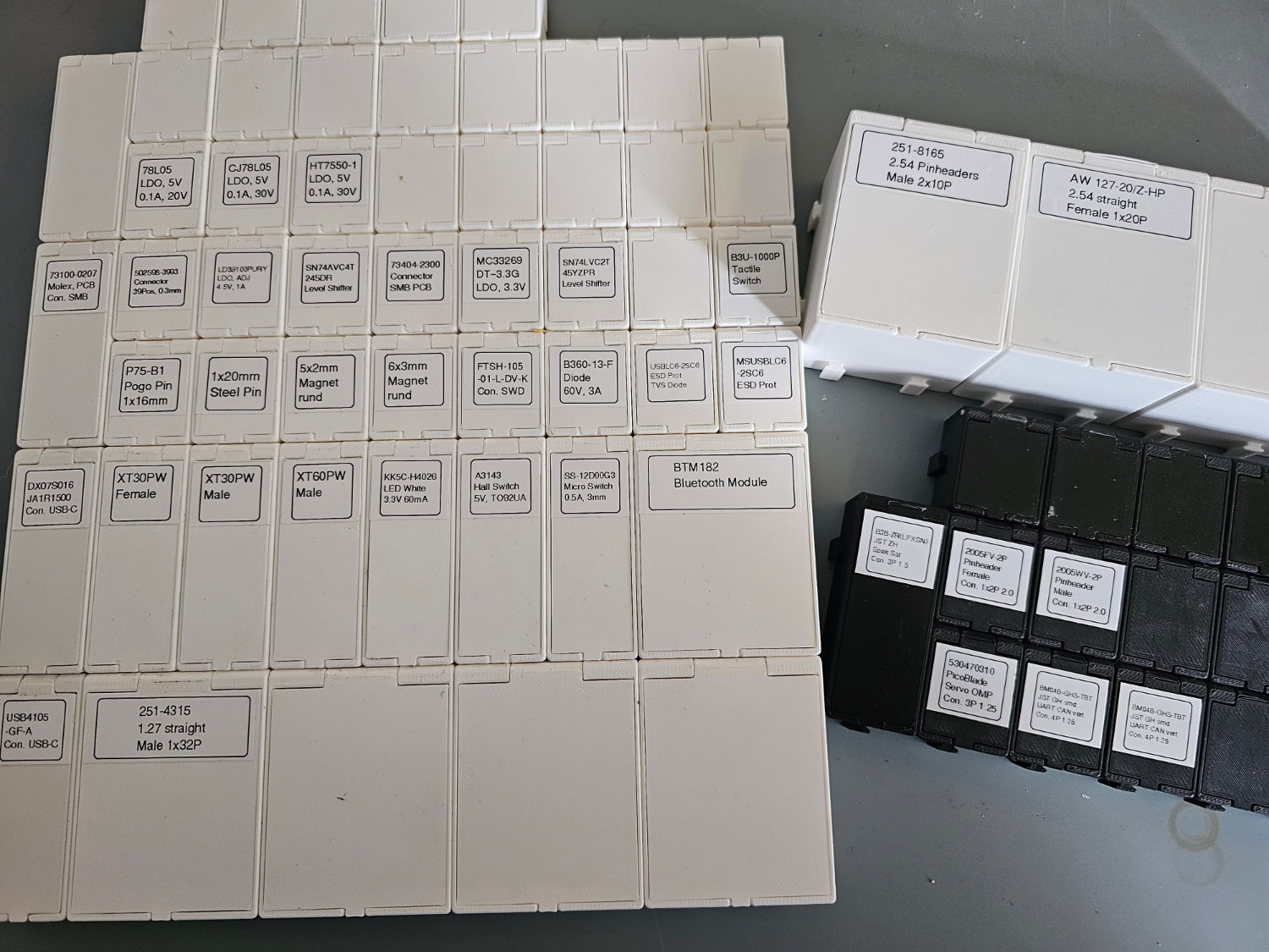 Miniatura 2 do modelo 3D Electronic Components Organizer Boxes