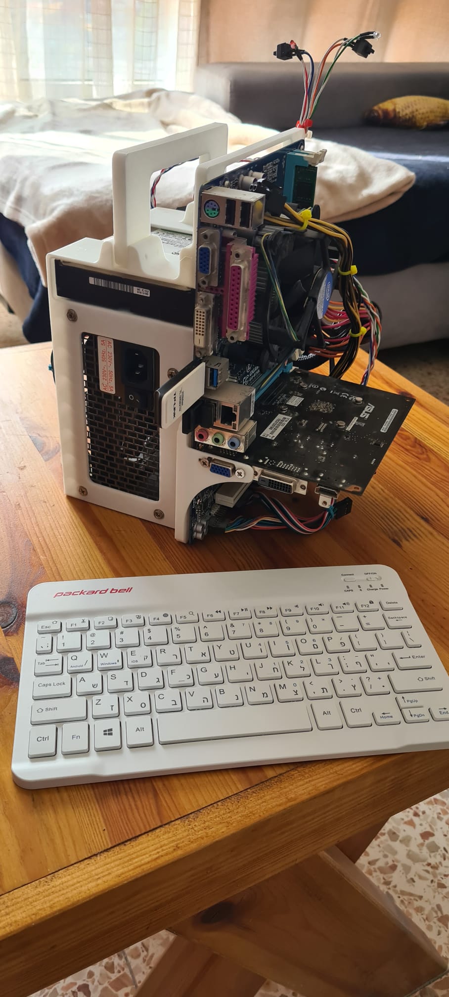 Miniatura 2 do modelo 3D Experimental open-frame PC case