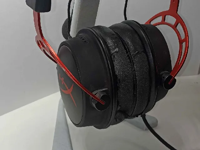 Headphones stand