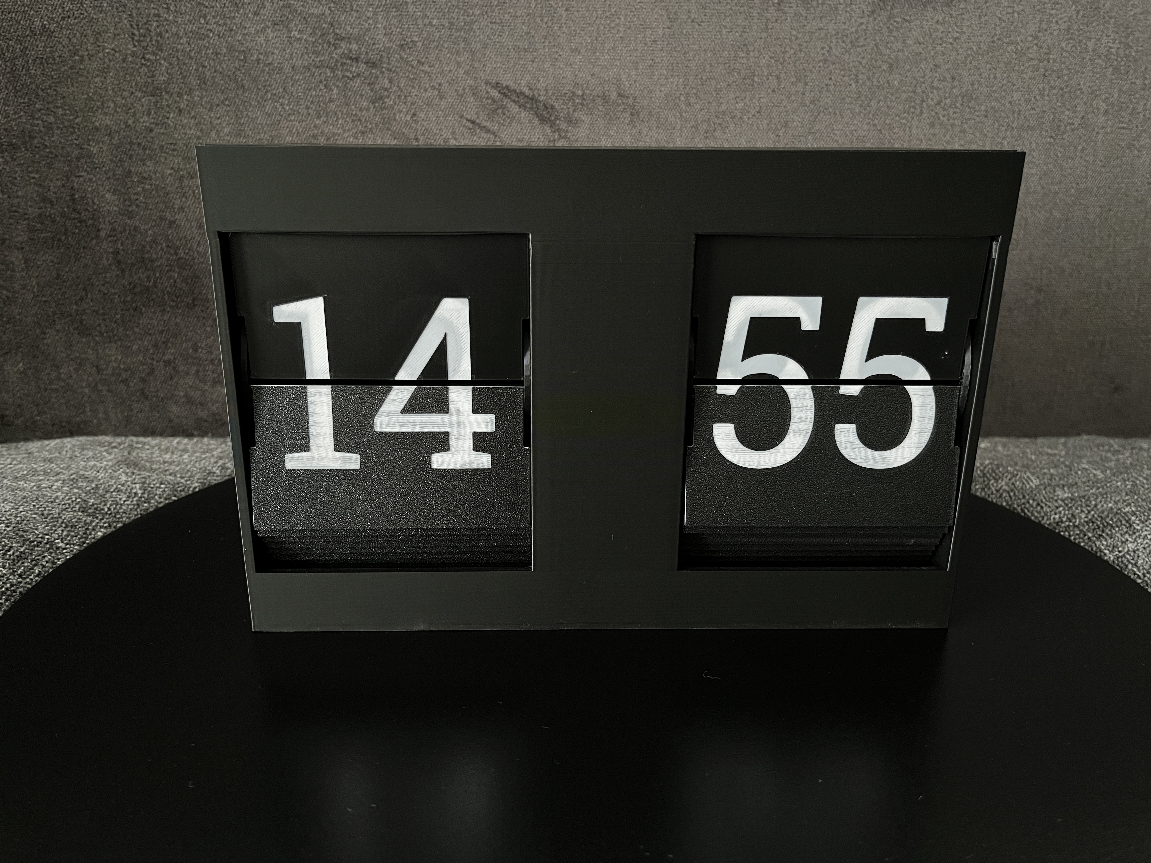 Split flap clock