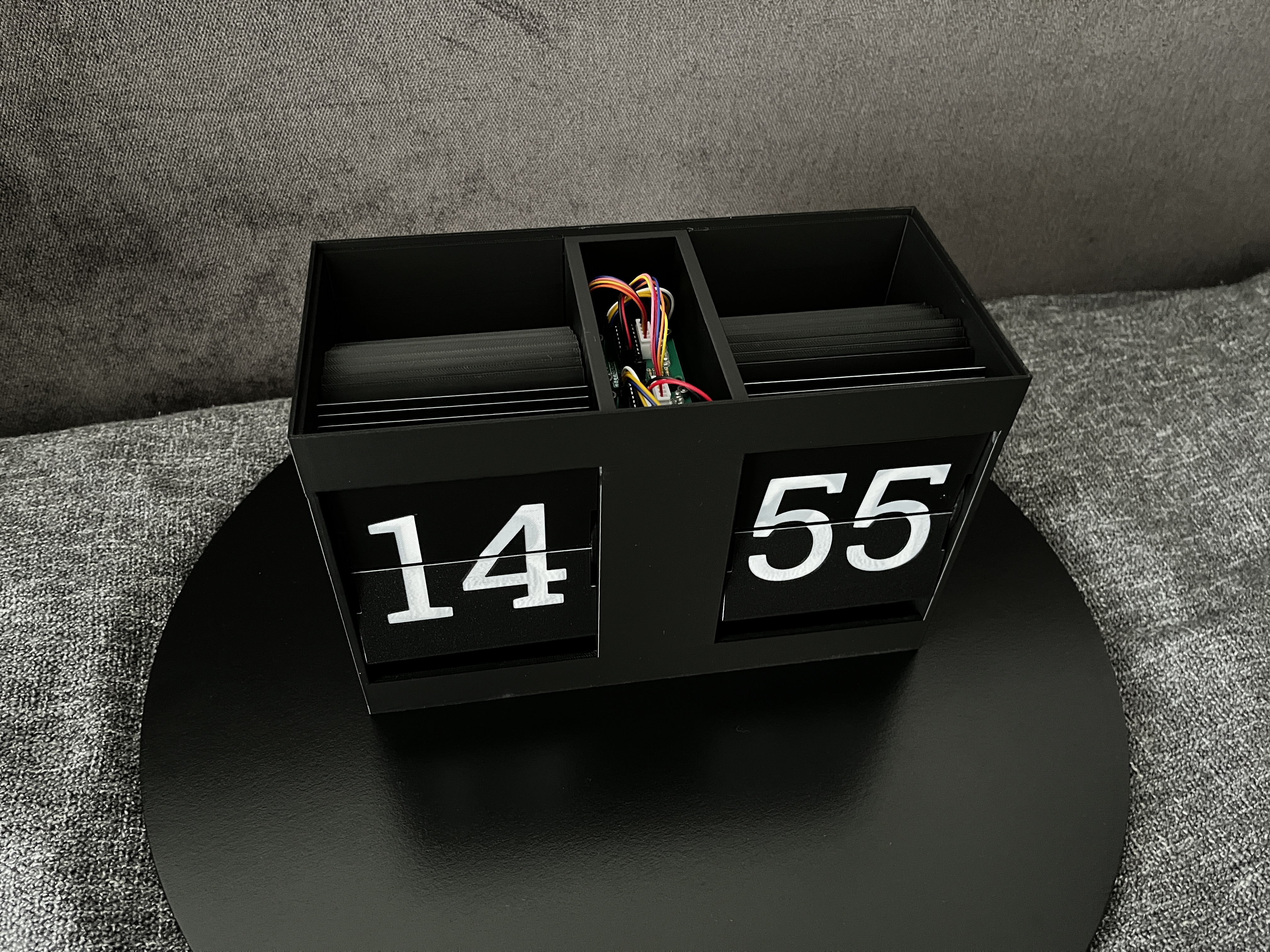 Miniatura 4 do modelo 3D Split flap clock
