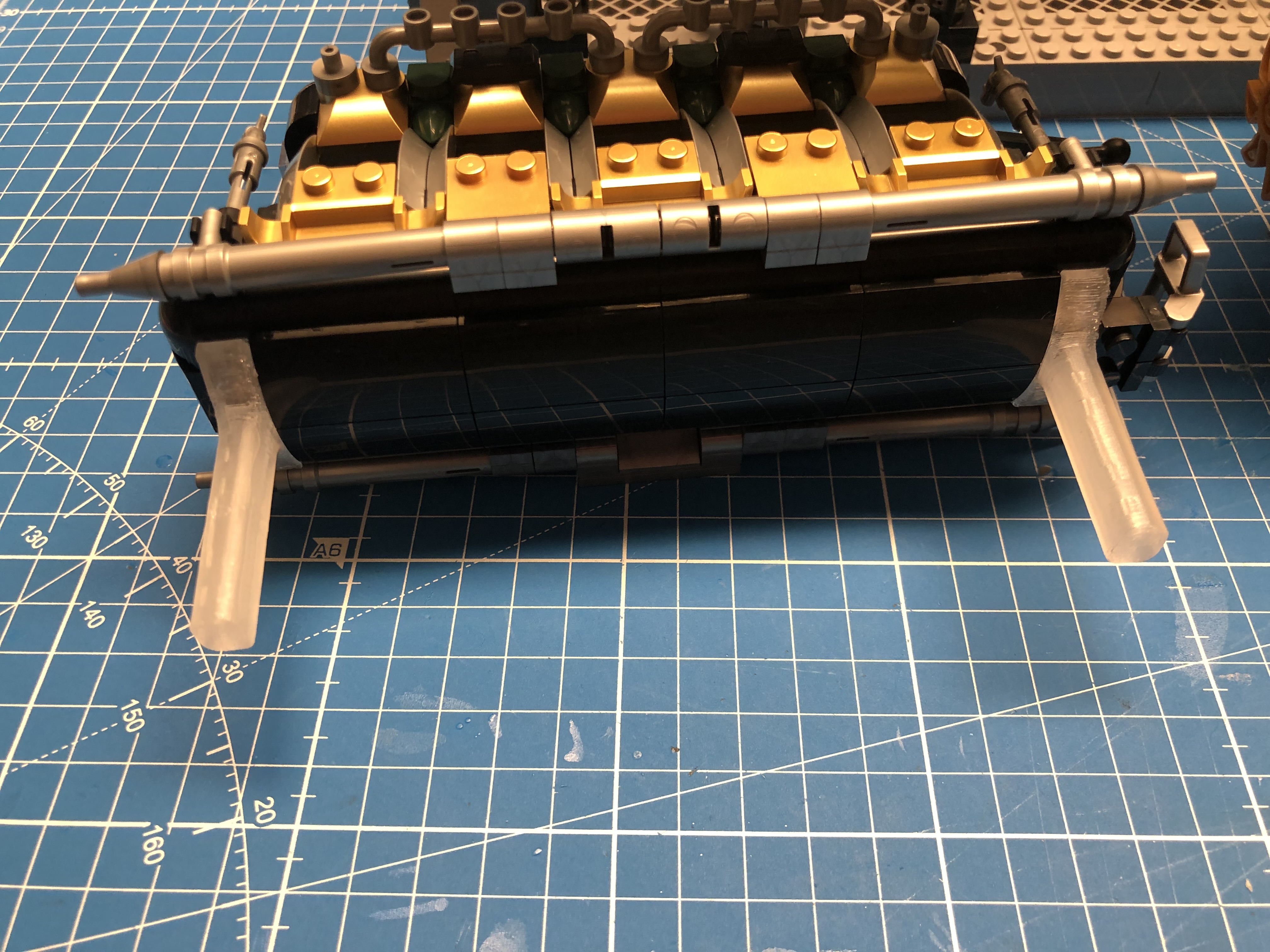Support for: Pantasy Steampunk Railway Station: Train Locomotive and Coach — miniatura 5