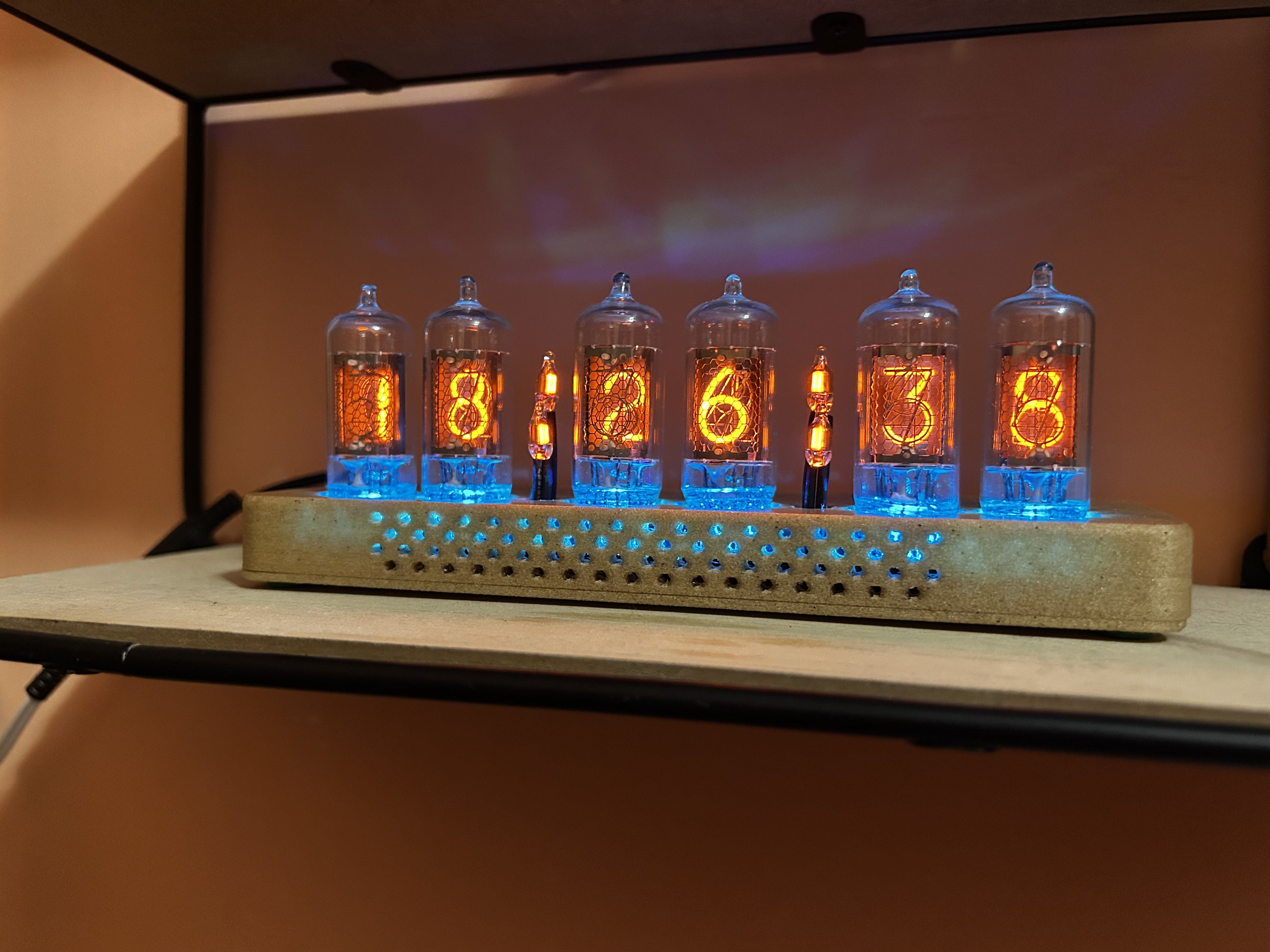 nixie clock housing — miniatura 5