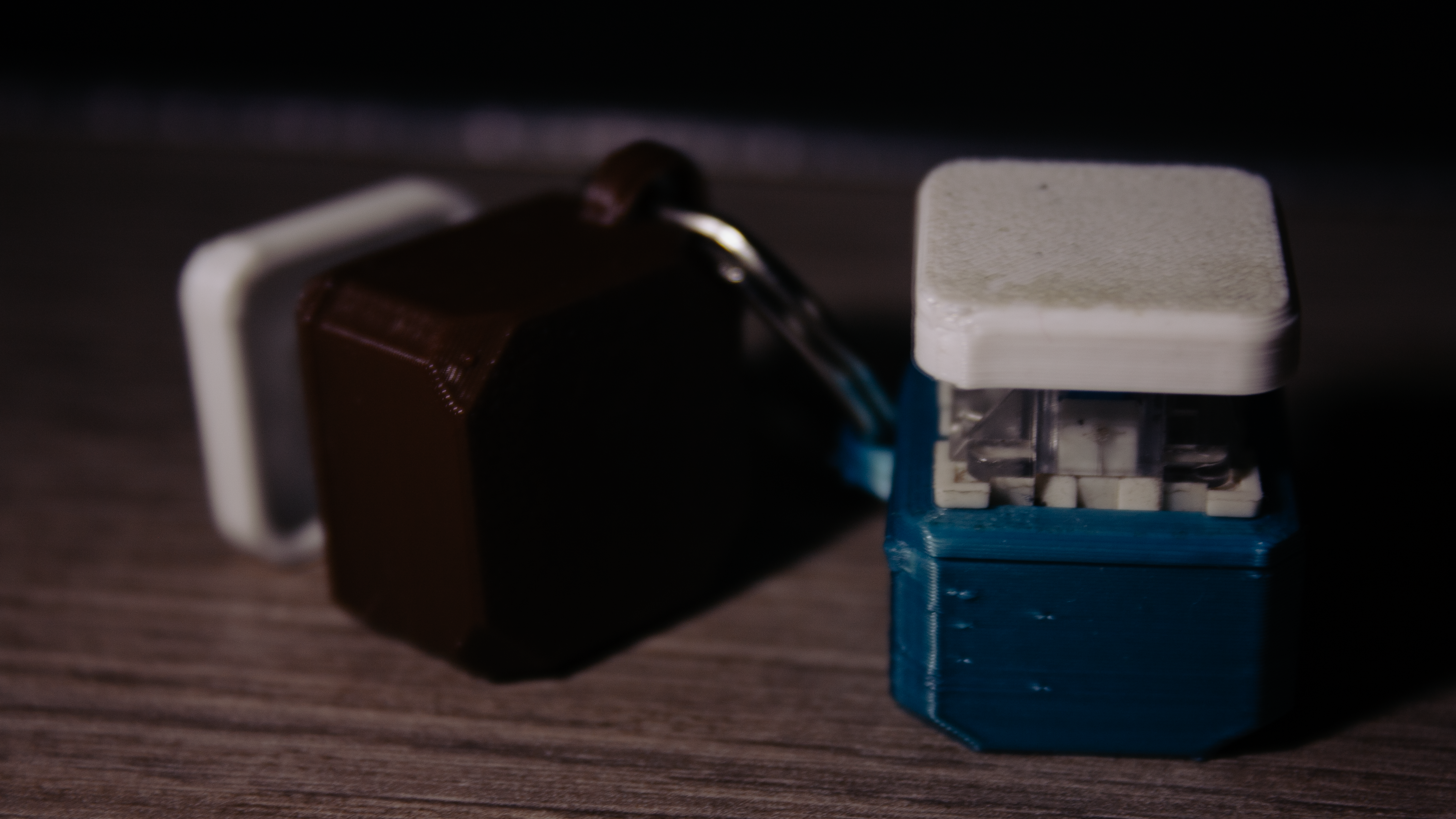 Mechanical switch keychain