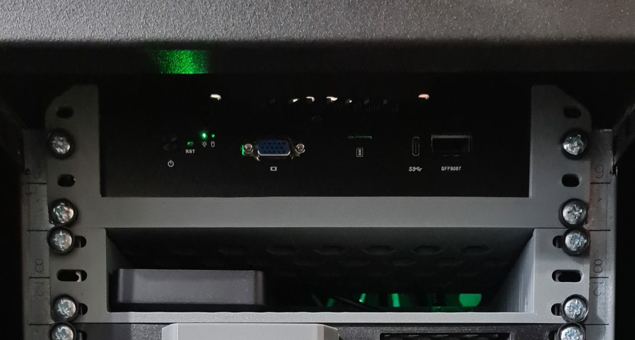 10" inch rack mount for two SATA 3.5" HDD (or for 2.5" hdd/ssd with extra space)