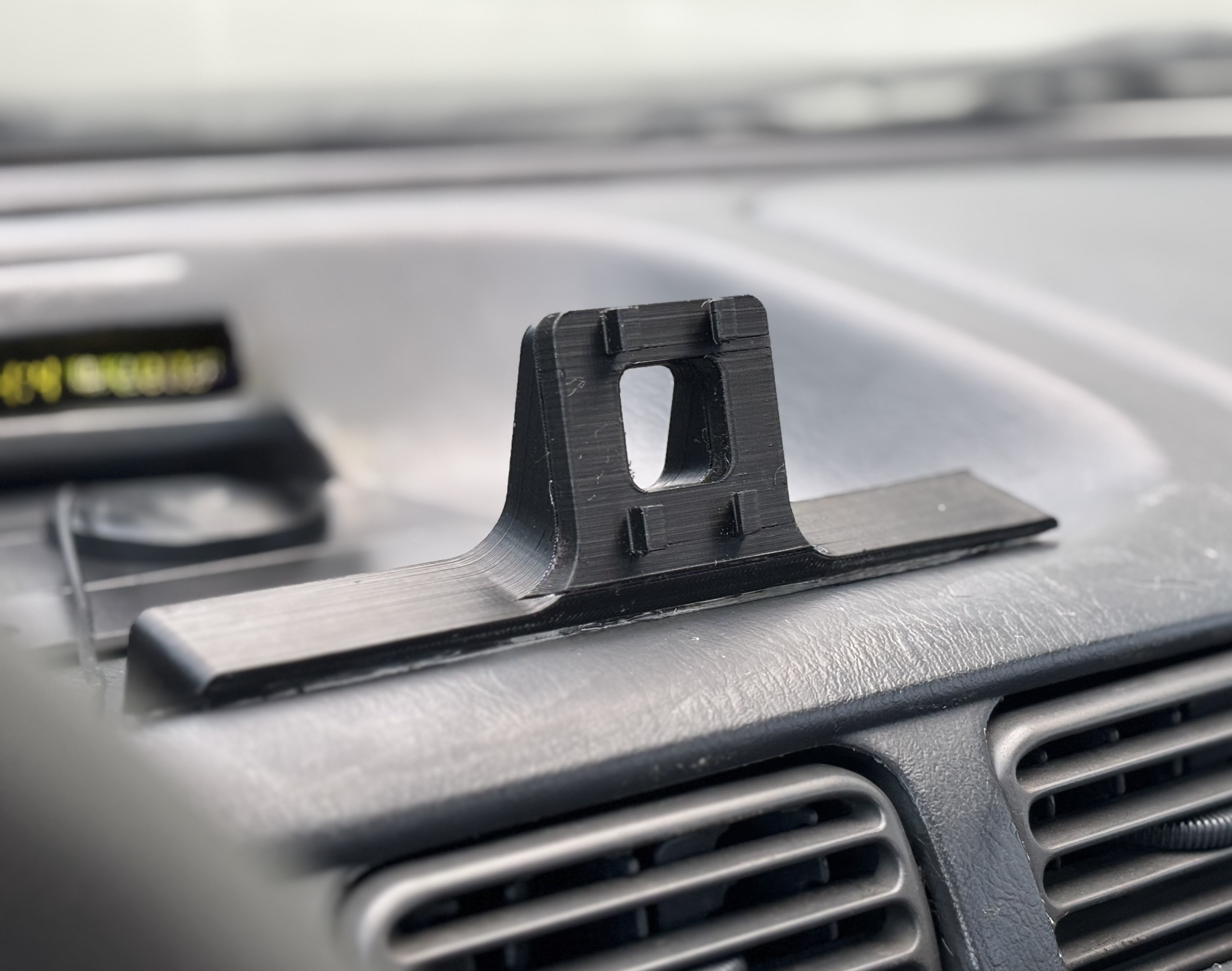 Mount V2 for Carkool Portable CarPlay/AndroidAuto Display 10.26 inch