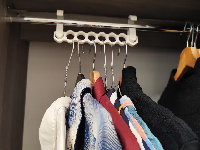 Foldable hanger holder for space-saving