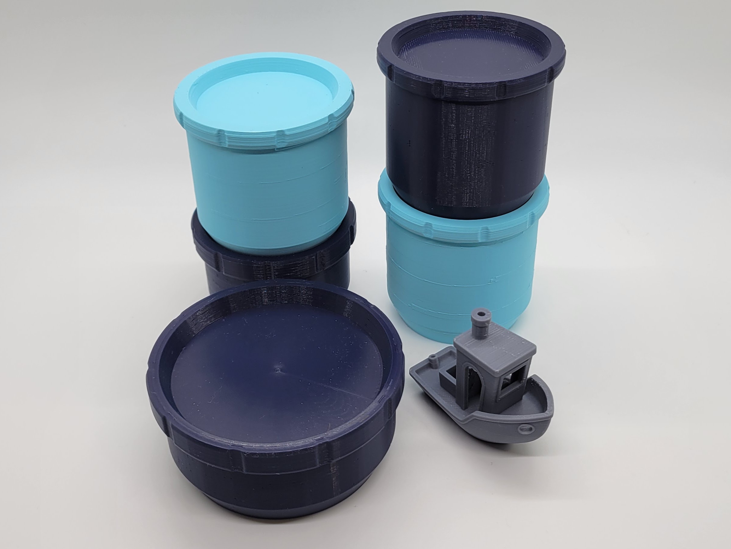 Miniatura 2 do modelo 3D Customizable Stackable Threaded Container