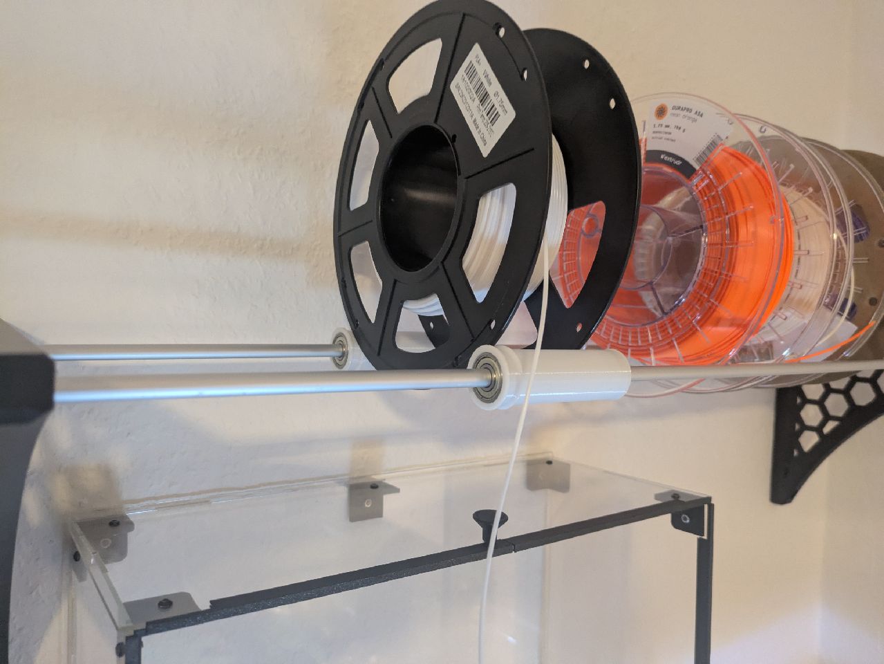 8 mm çubuk ve filament silindiri ile duvara monte filament rafı p (Sadece Plastik Aparattır!!!)
