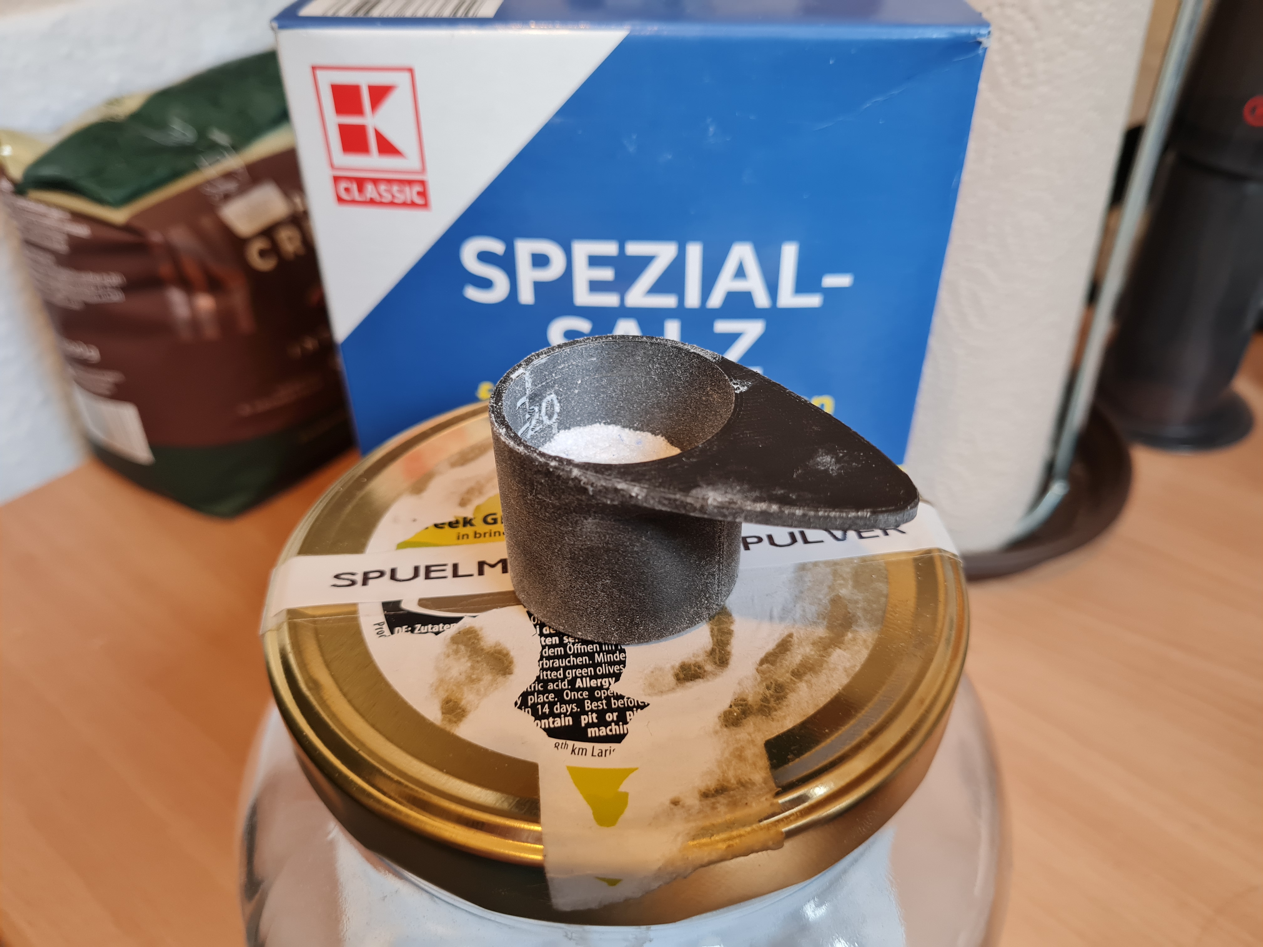 Dishwasher detergent scoop