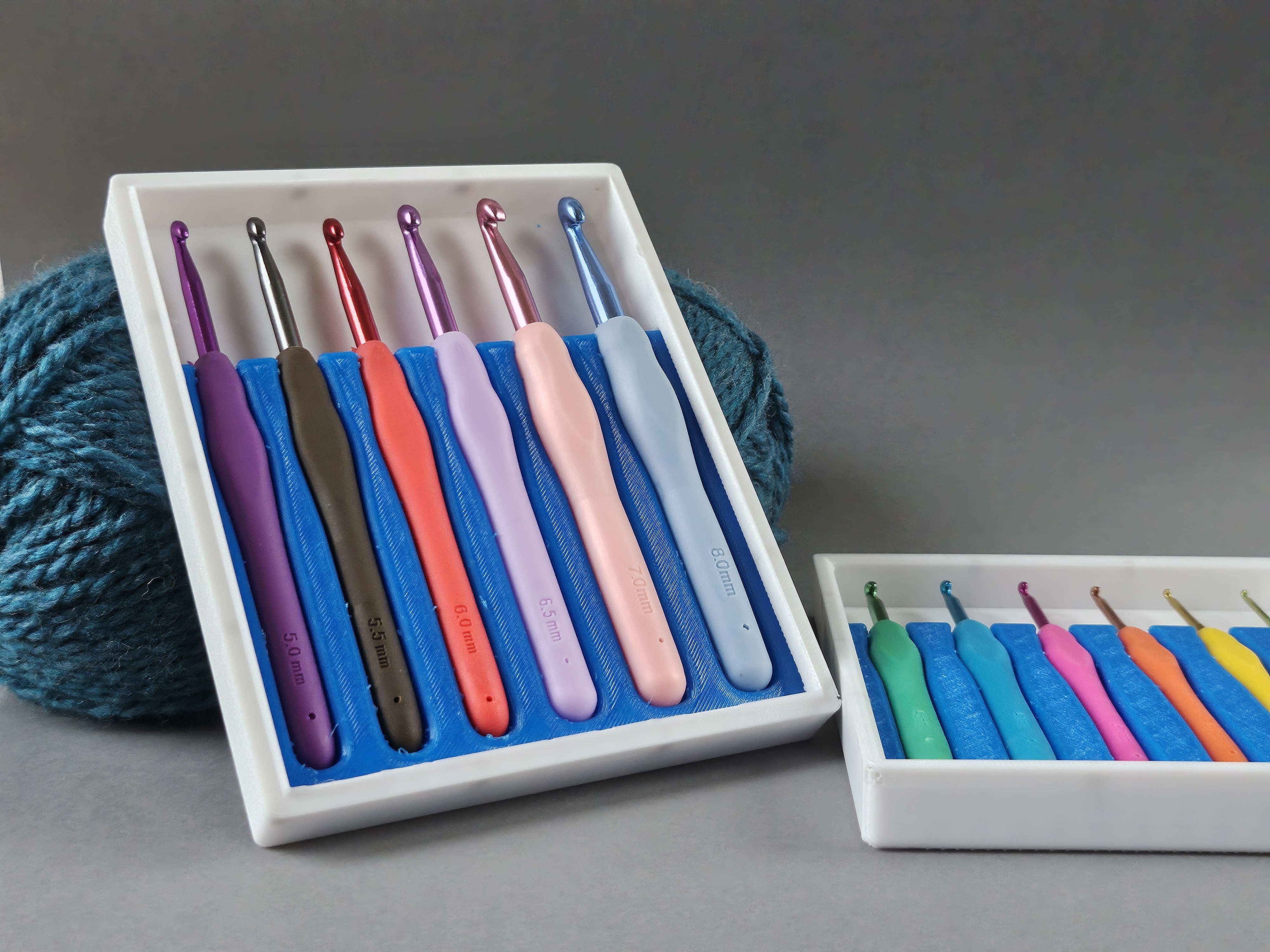 12pcs crochet set holder box using embedded magnets