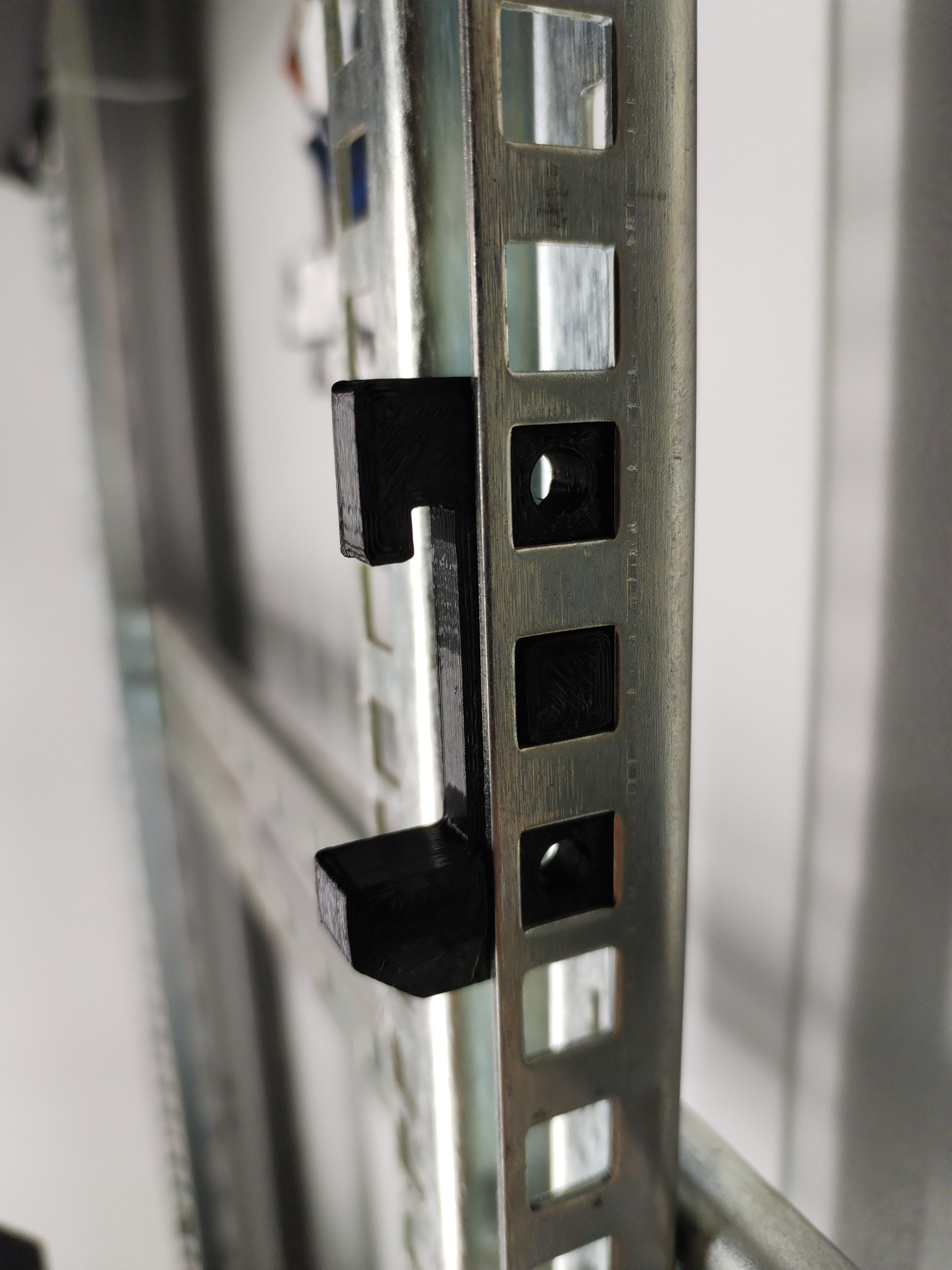Server rack shelf bracket