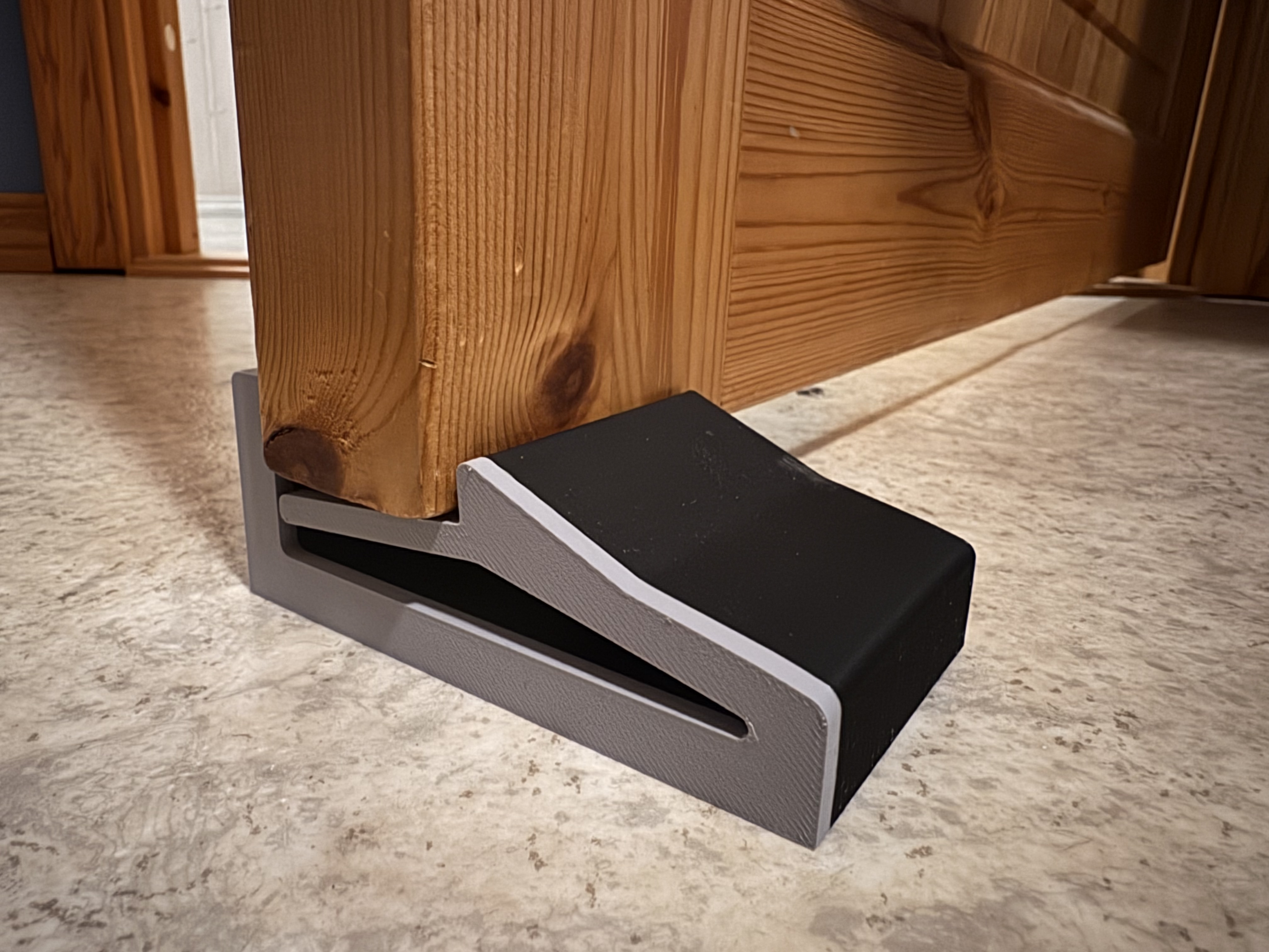 Miniatura 2 do modelo 3D Locking/Latching Door Stop