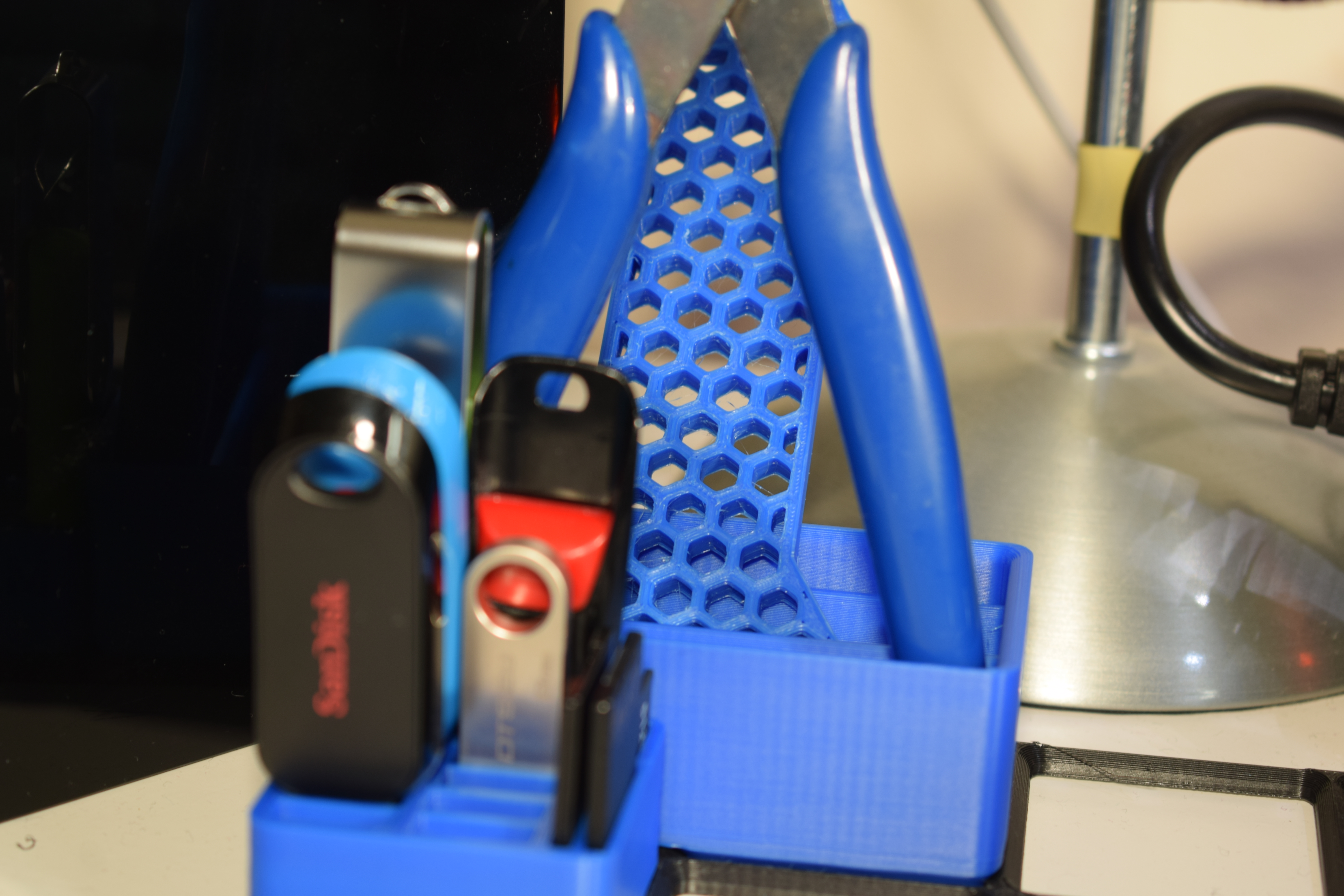 Miniatura 4 do modelo 3D Gridfinity Snips+scraper holder