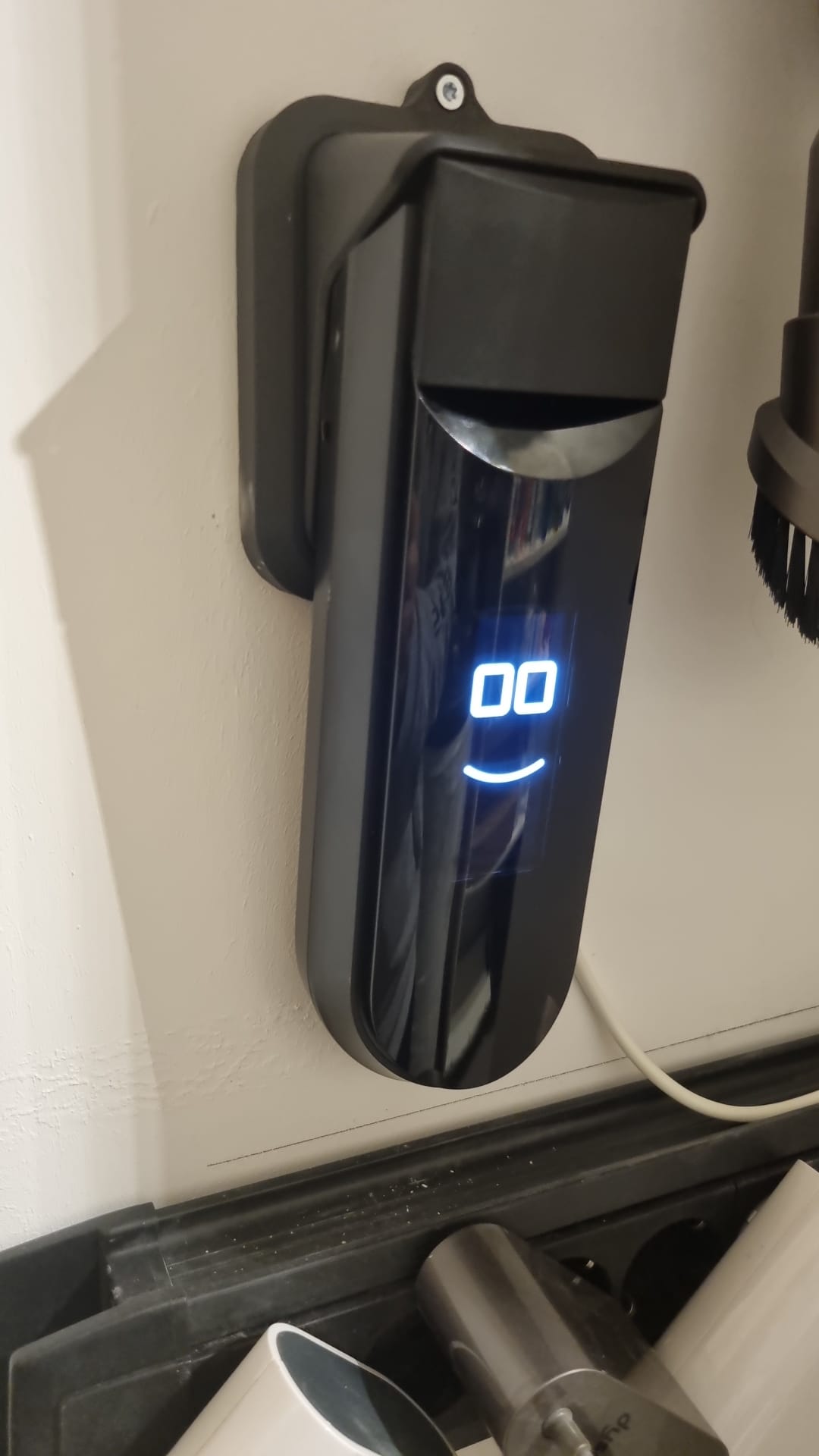 Wallmount Vorwerk Kobold CA7 Charging