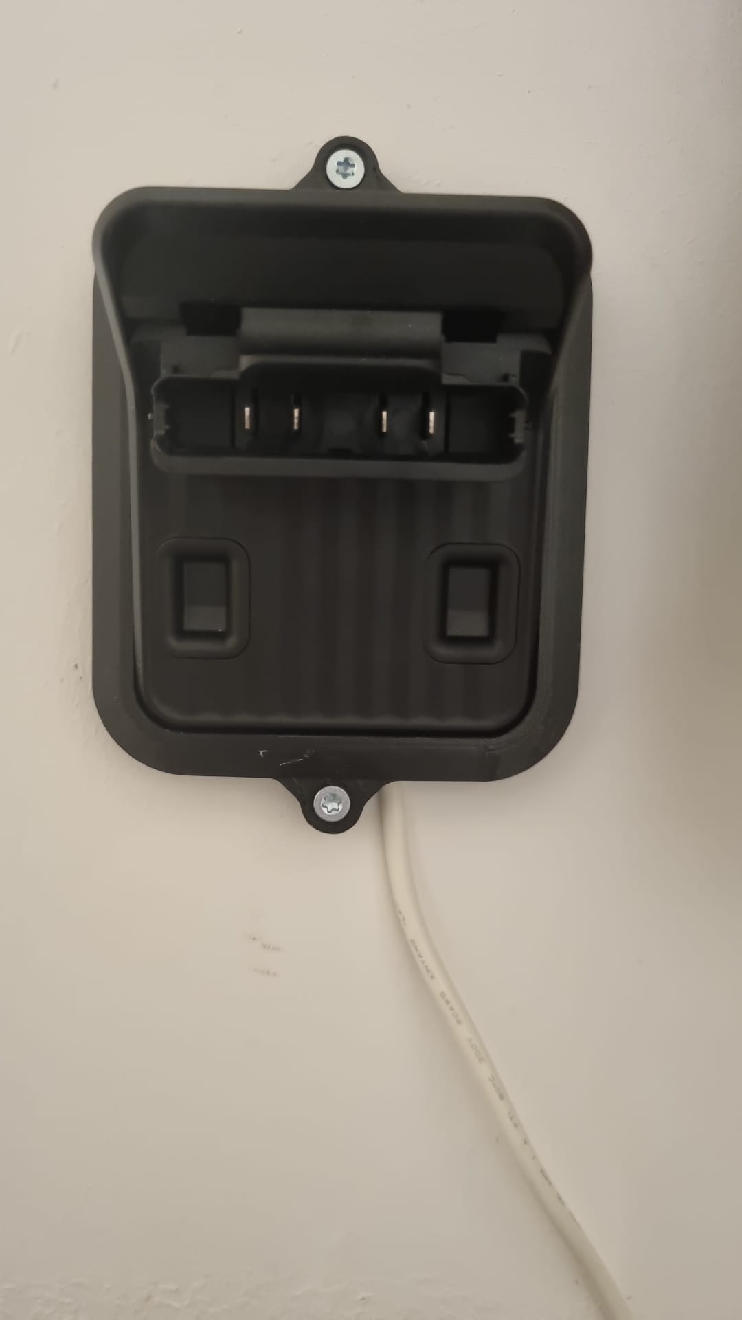 Wallmount Vorwerk Kobold CA7 Charging — thumbnail 2