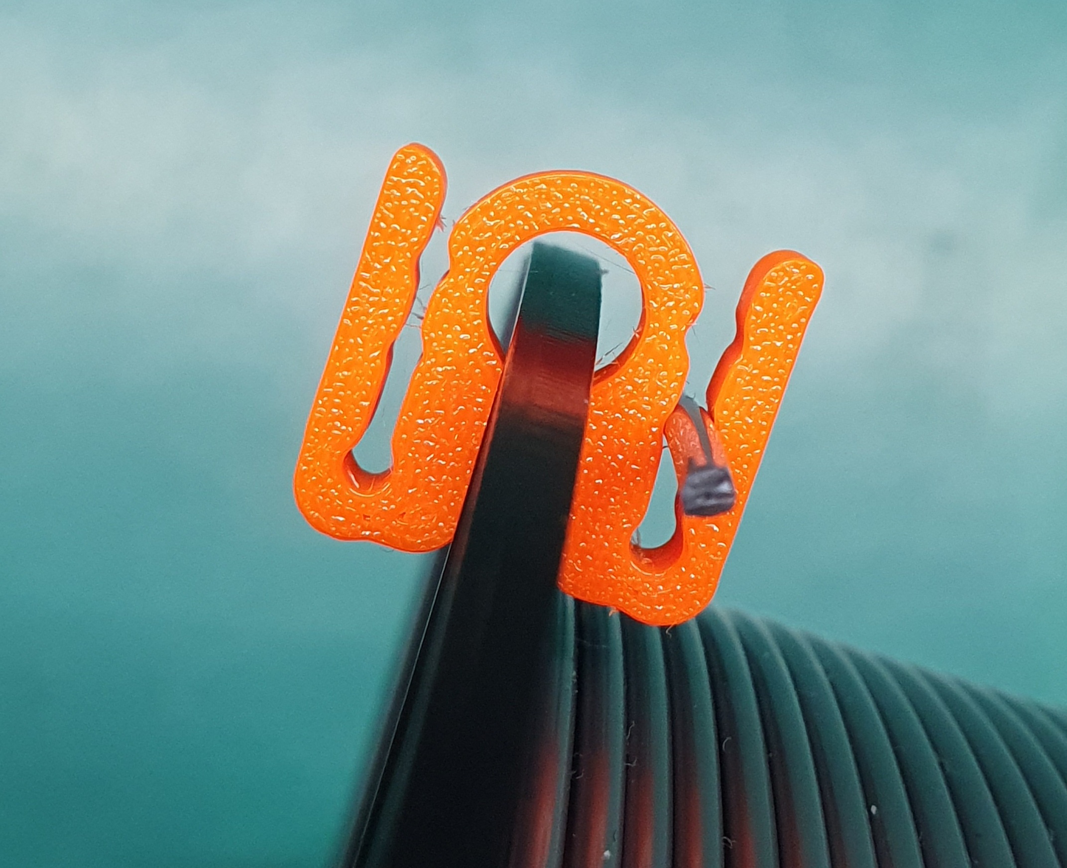 🧵 Simple universal TIGHT 1.75 filament clip