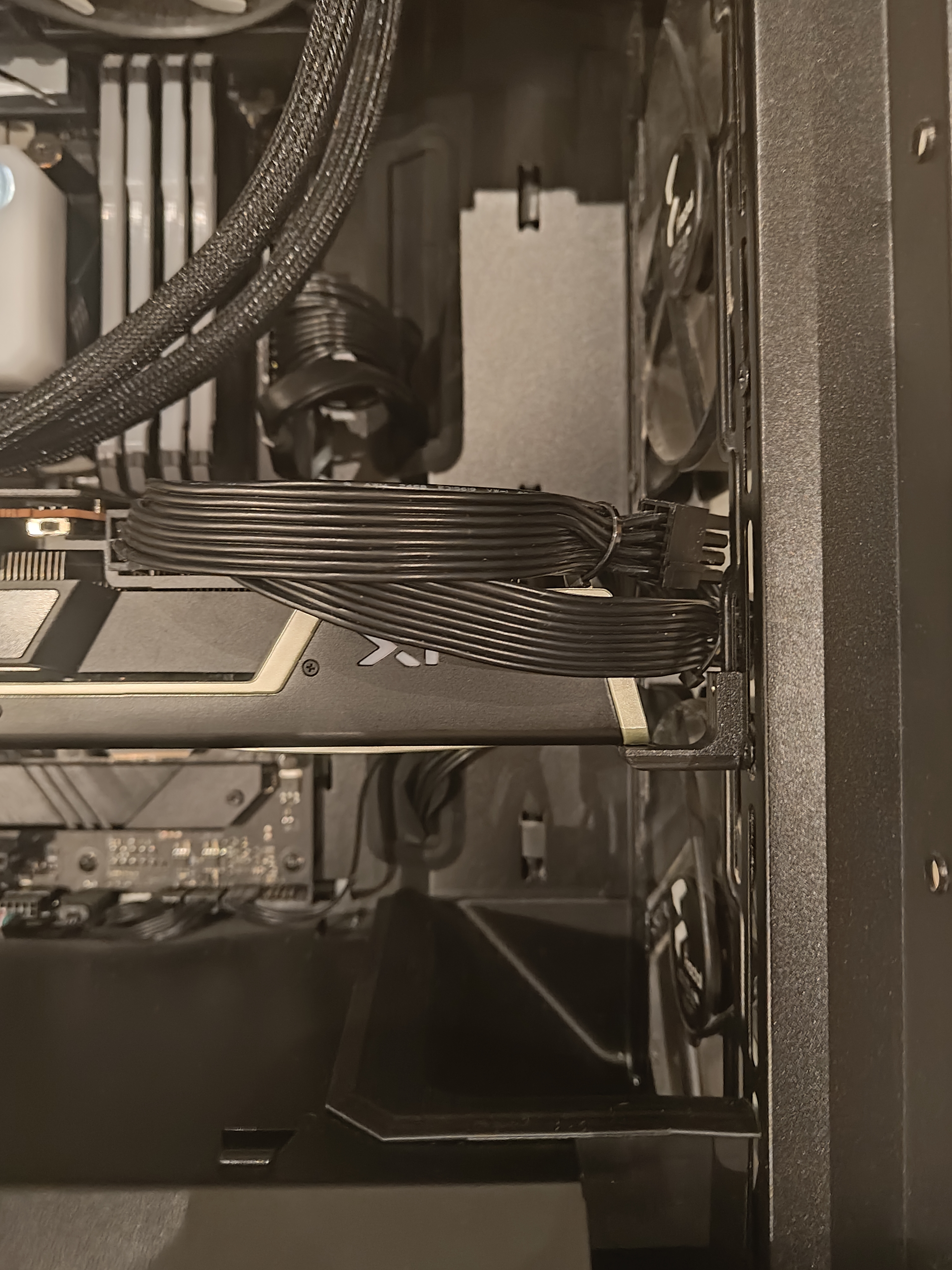 Fractal Design North hidden GPU bracket