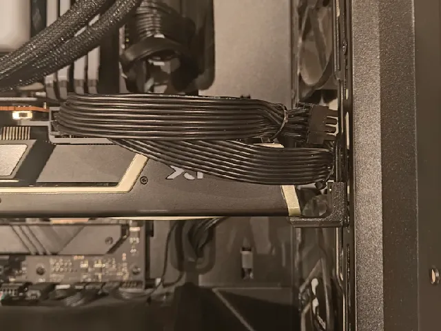 Fractal Design North hidden GPU bracket