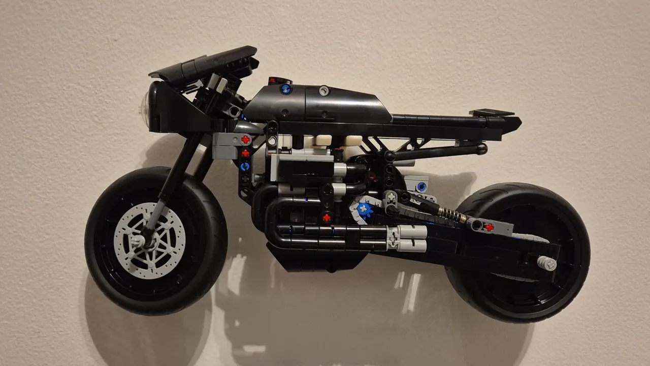 Lego Batcycle Wall Mount by Marshal Nunes | Download free STL