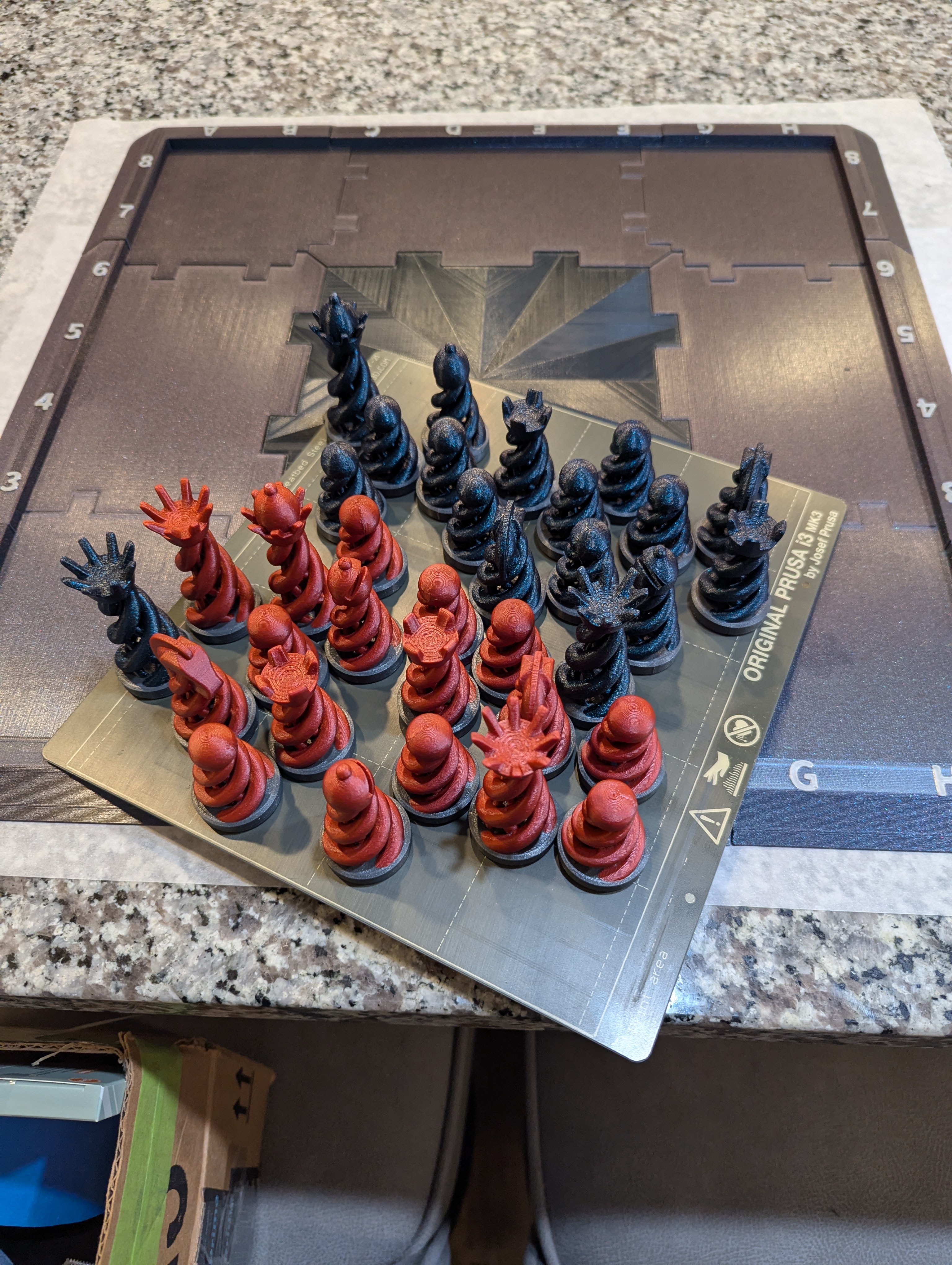 Chessboard, Base, and Spiral Chess Pieces - Modular Construction — miniatura 13